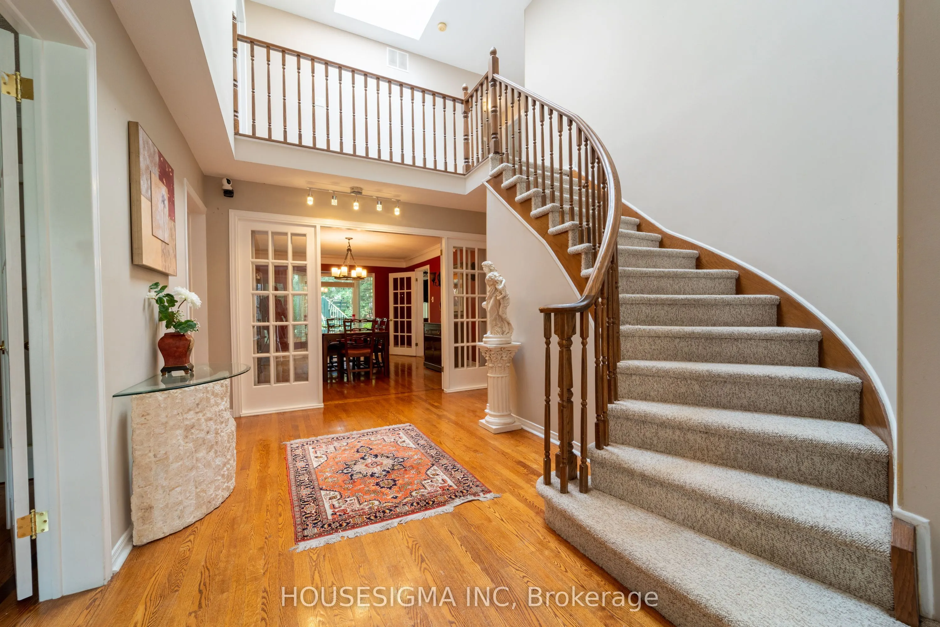 566 Falwyn Crescent