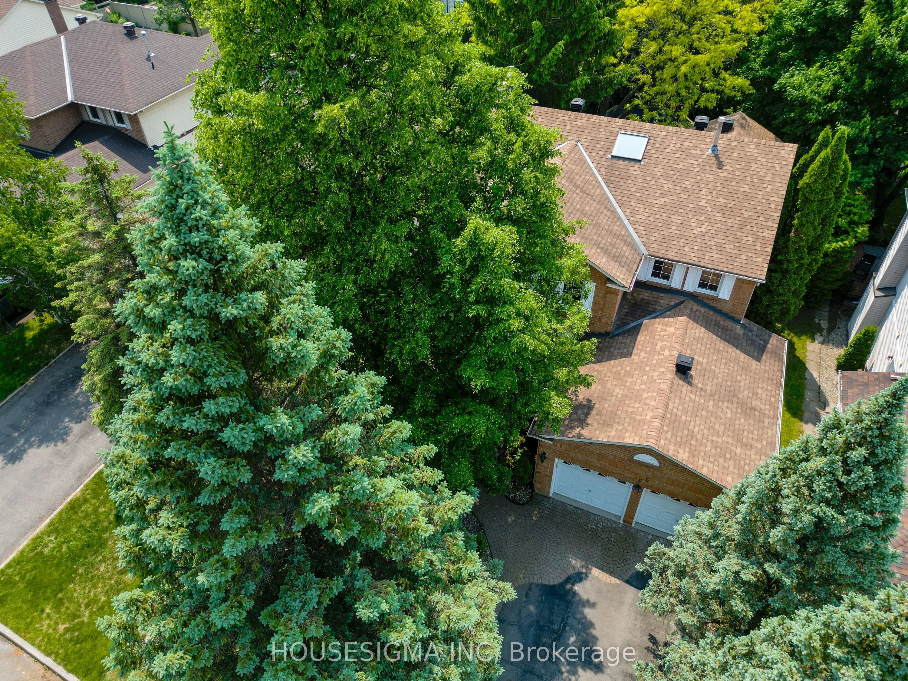 566 Falwyn Crescent