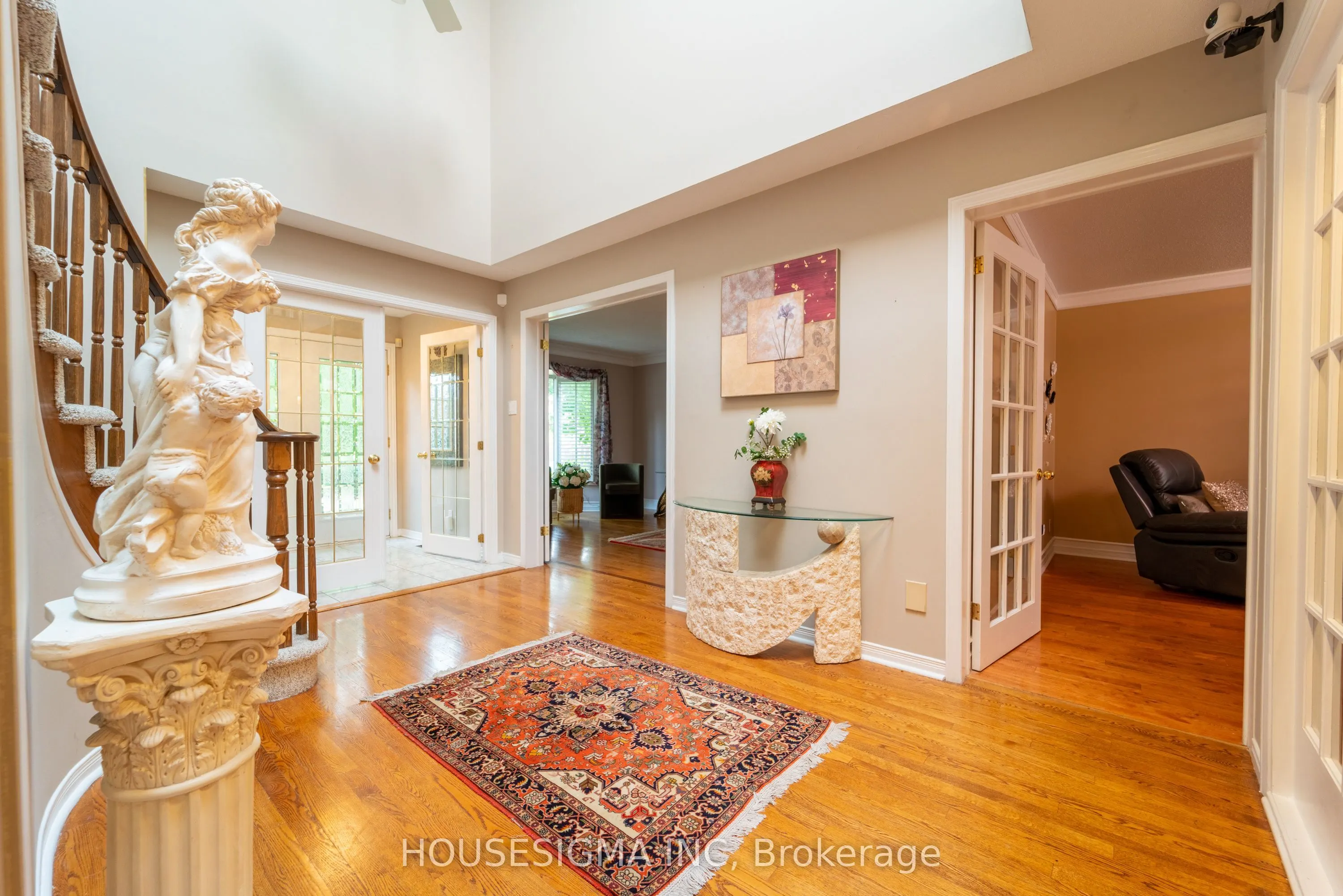 566 Falwyn Crescent