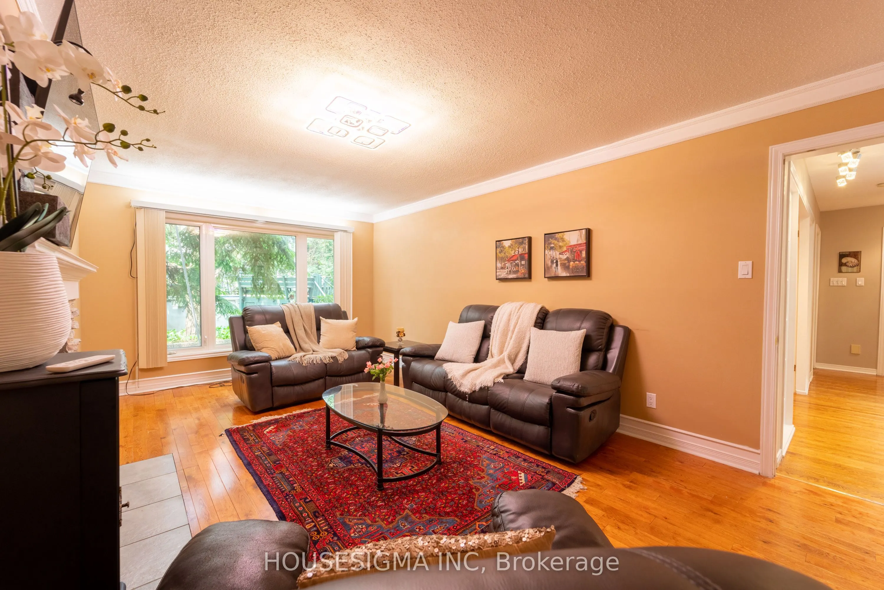 566 Falwyn Crescent