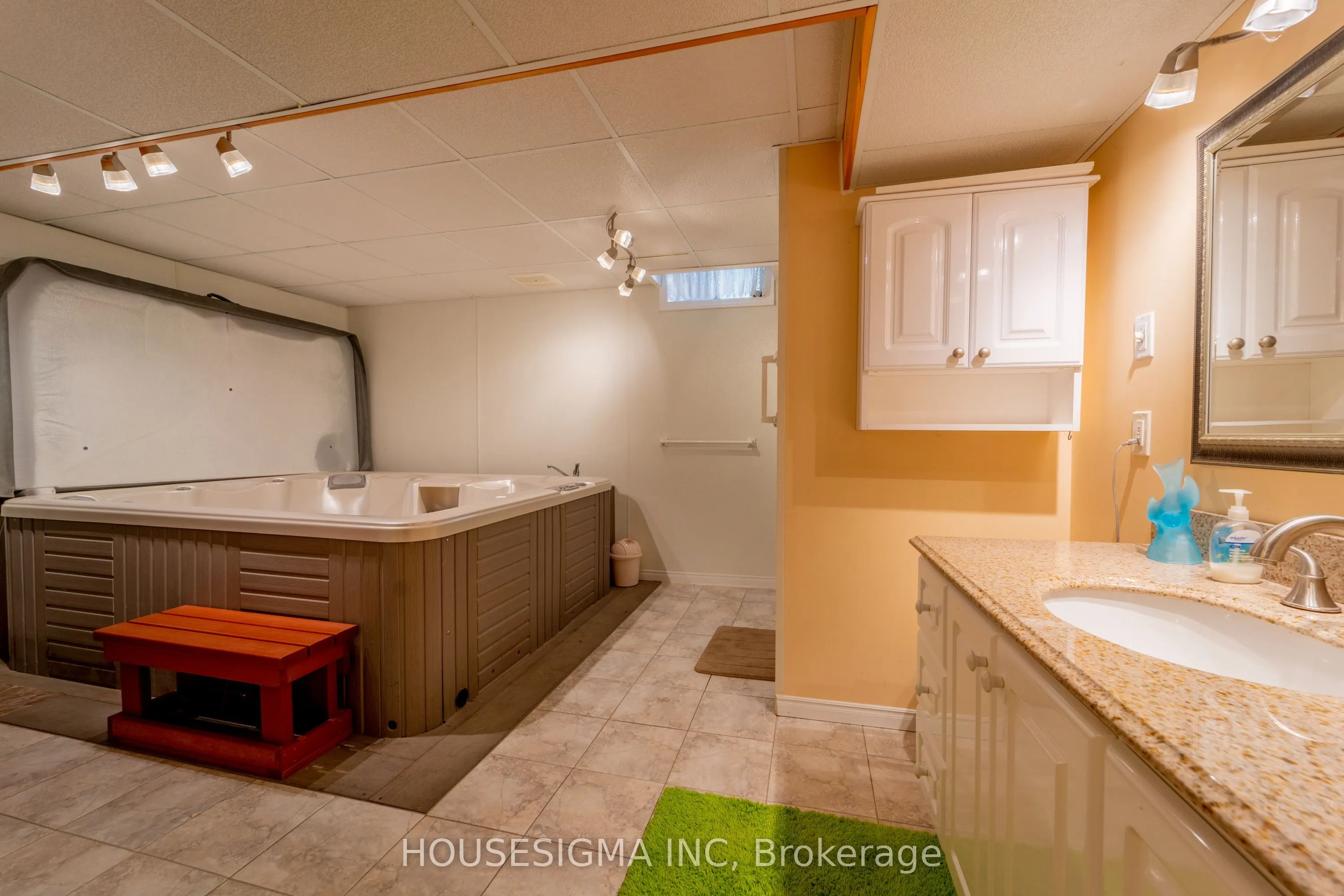 566 Falwyn Crescent