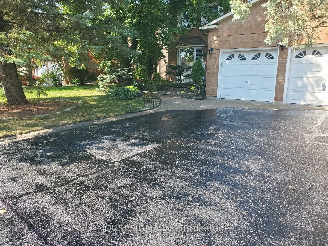 566 Falwyn Crescent