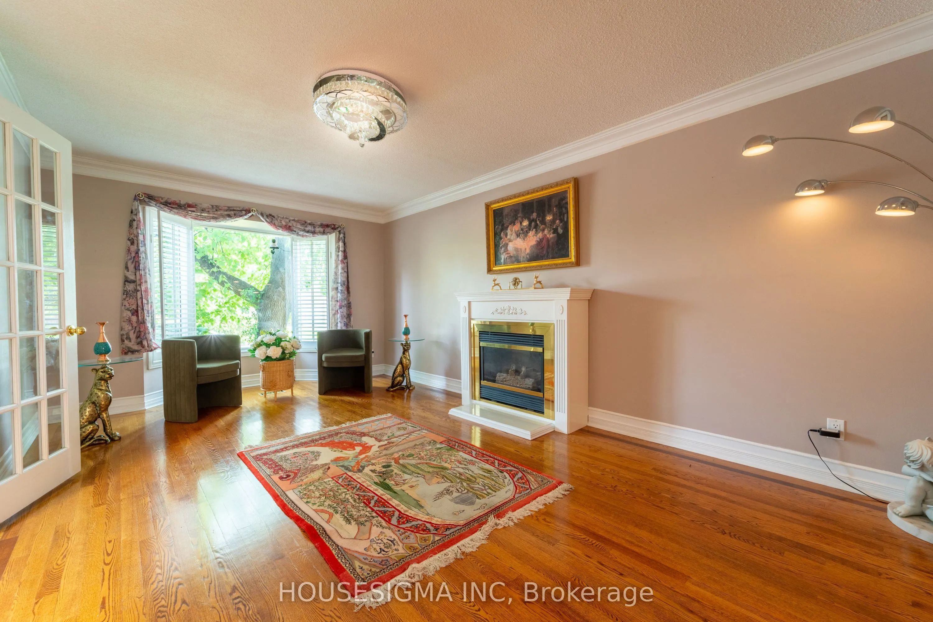 566 Falwyn Crescent