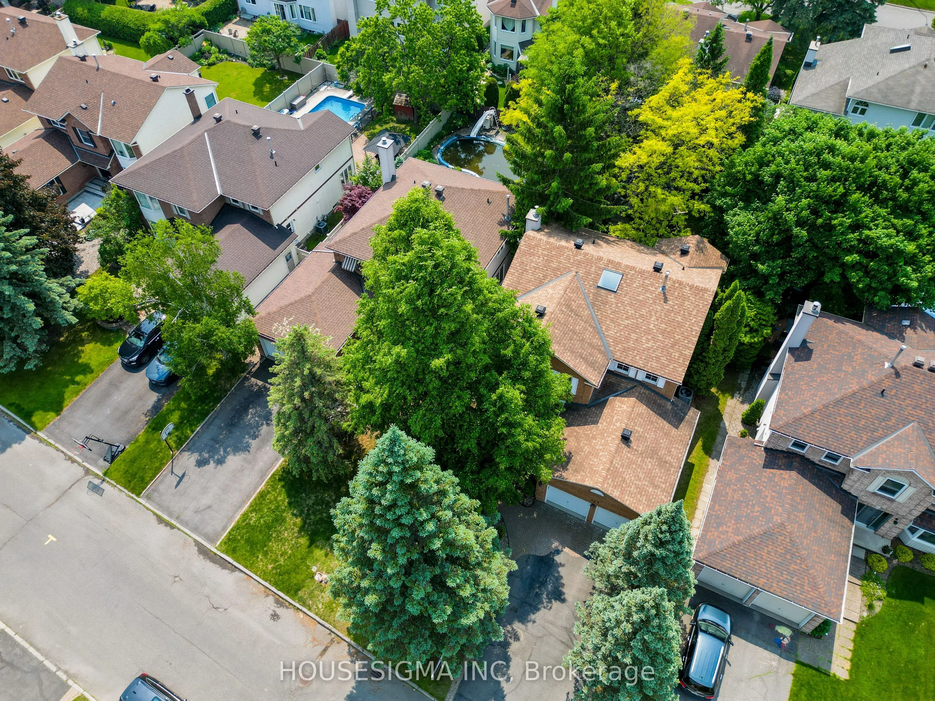 566 Falwyn Crescent