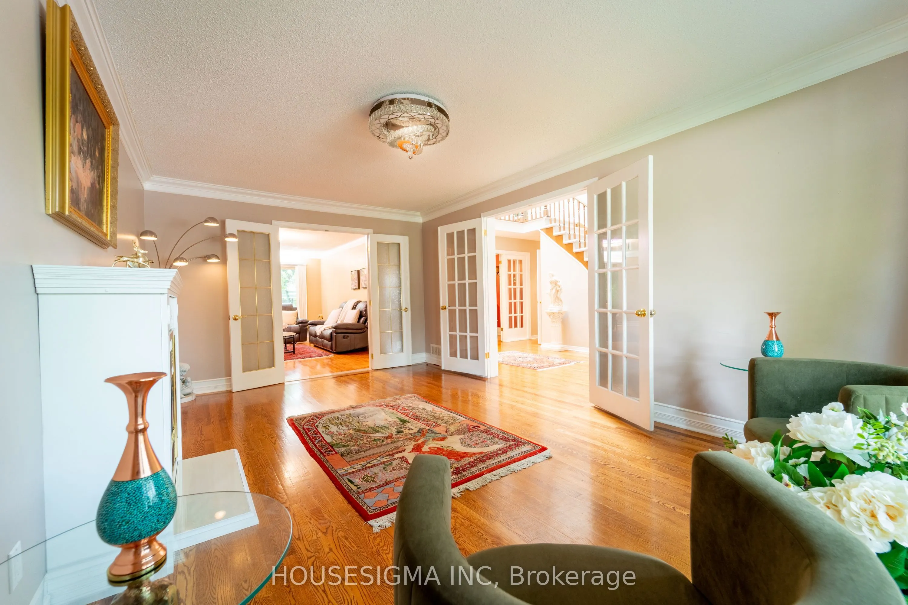 566 Falwyn Crescent