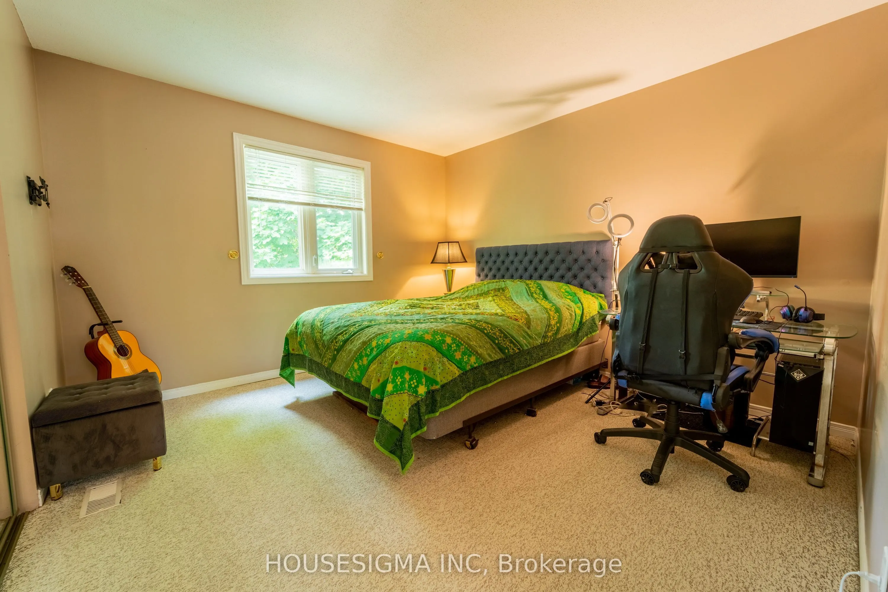 566 Falwyn Crescent