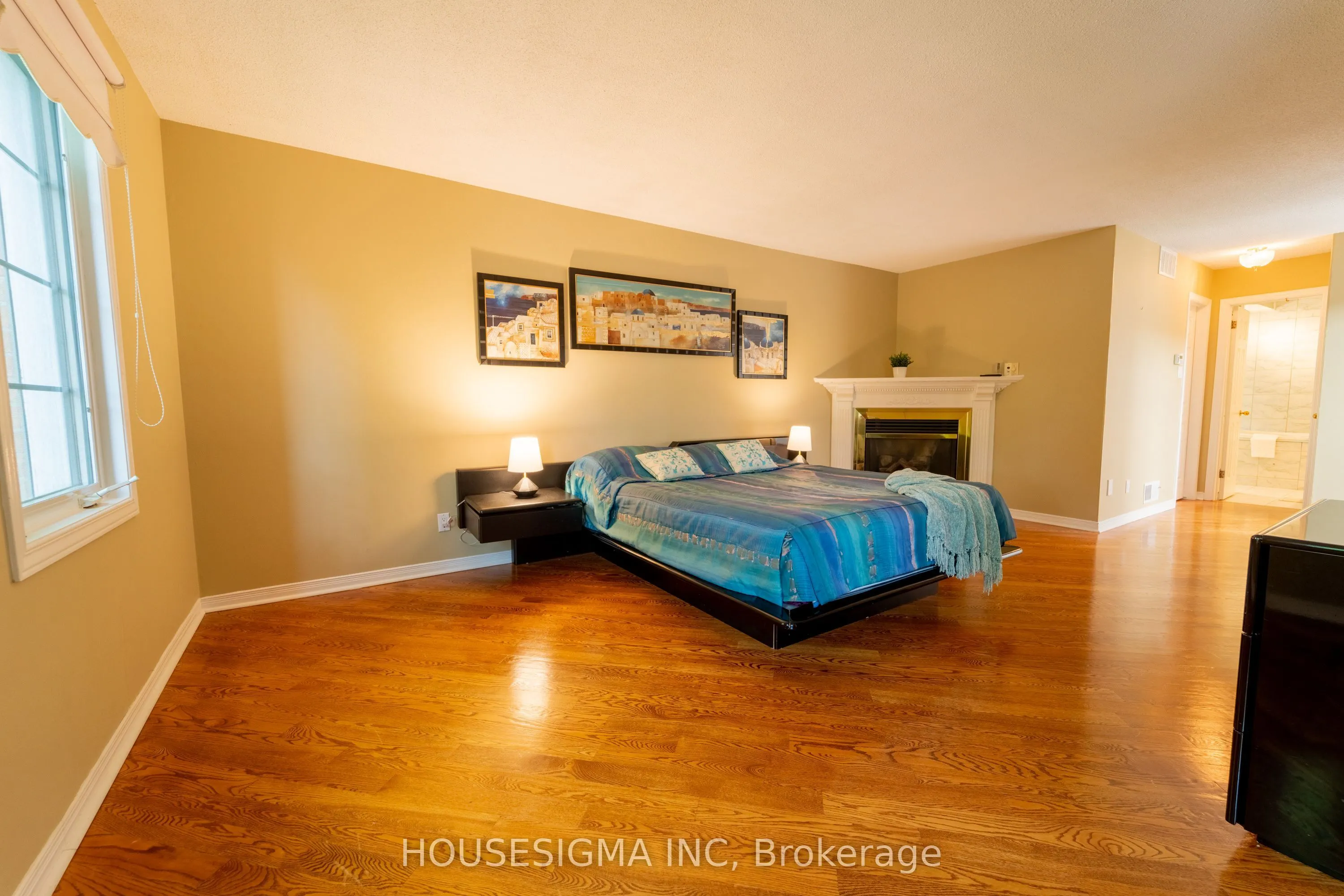 566 Falwyn Crescent