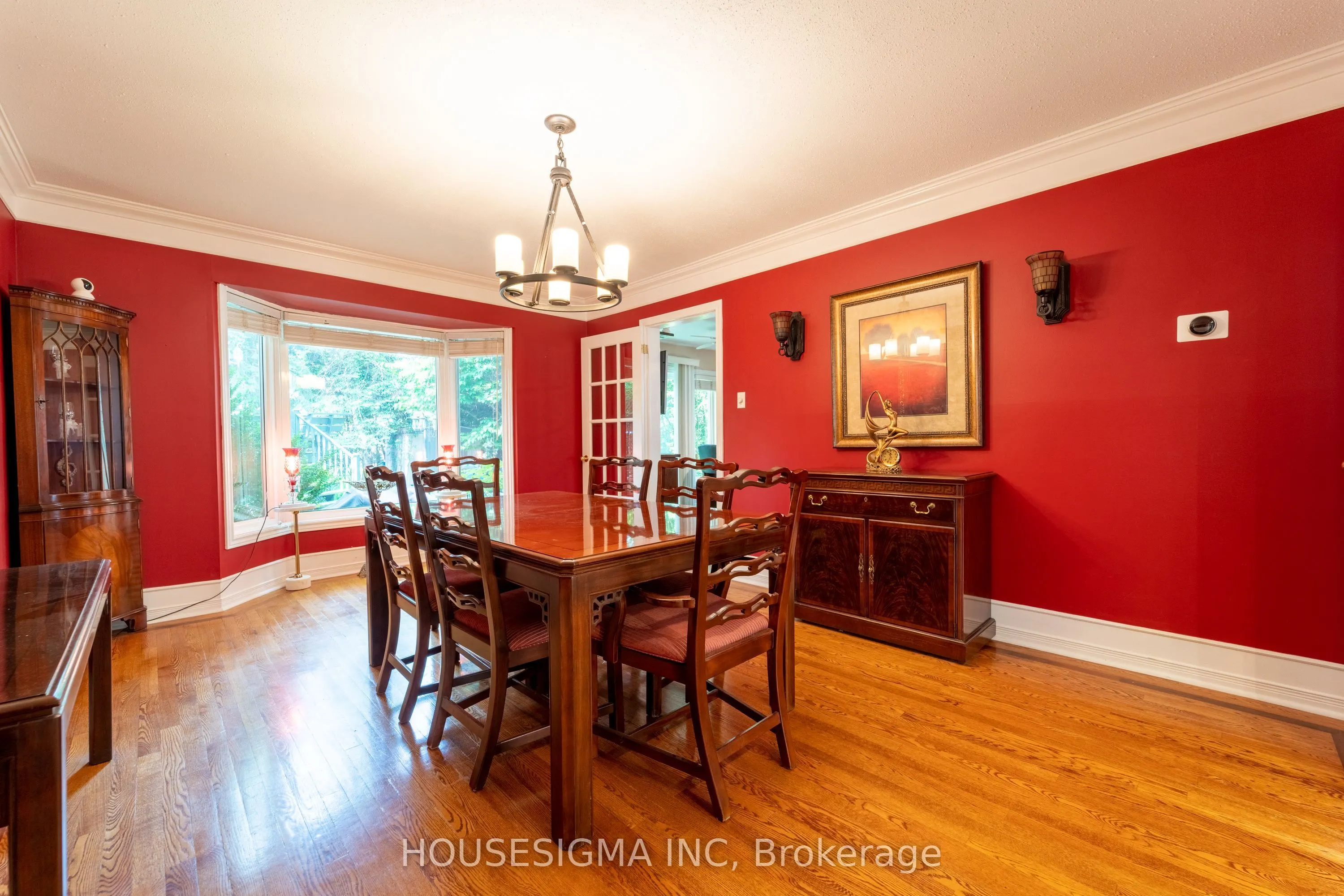 566 Falwyn Crescent