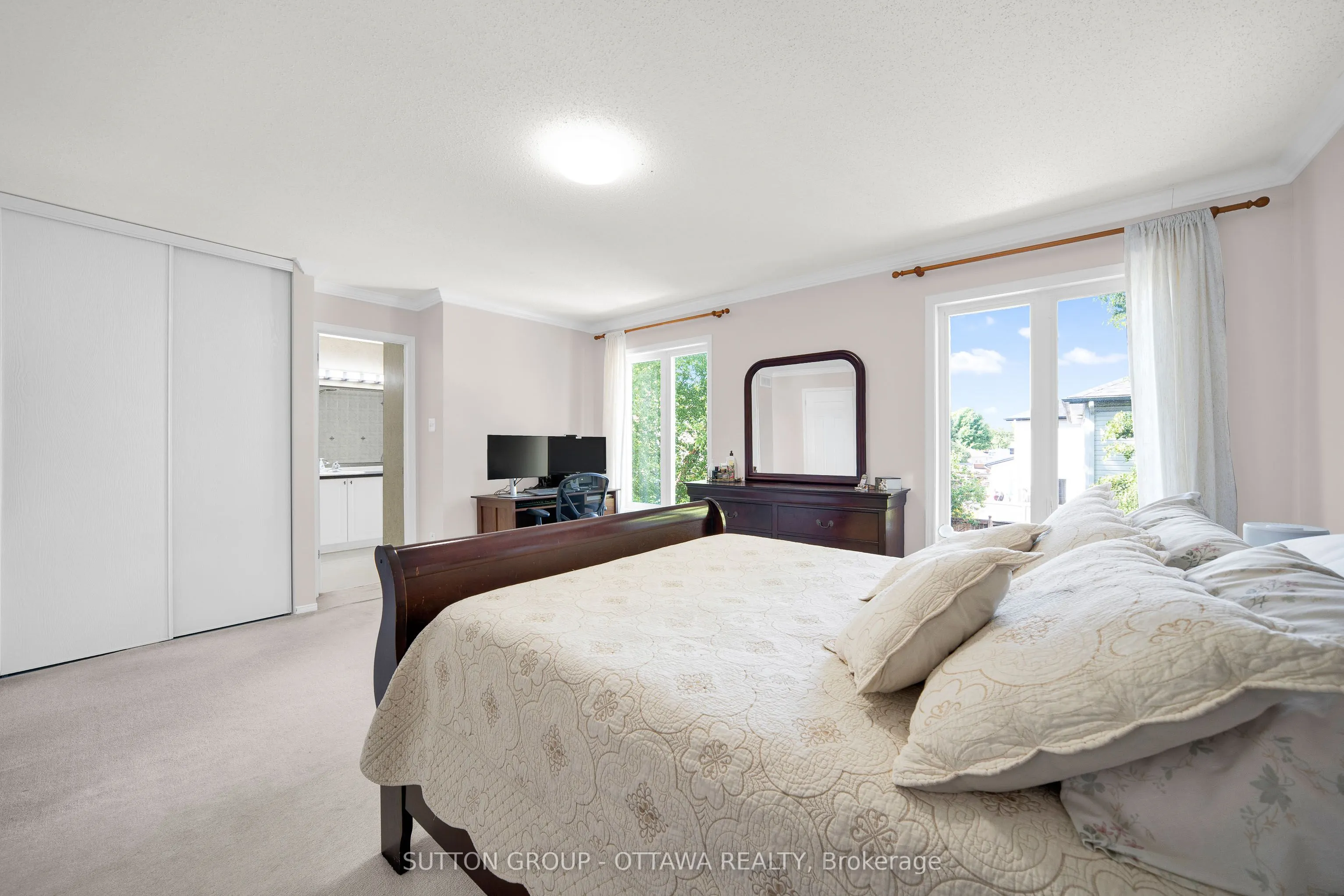 11 Baypointe Crescent