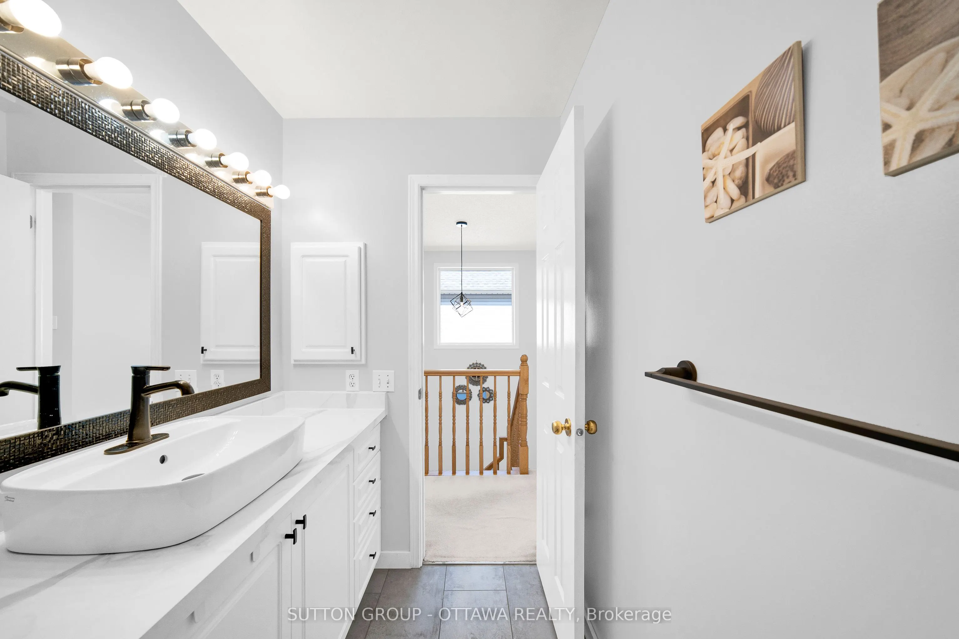 11 Baypointe Crescent