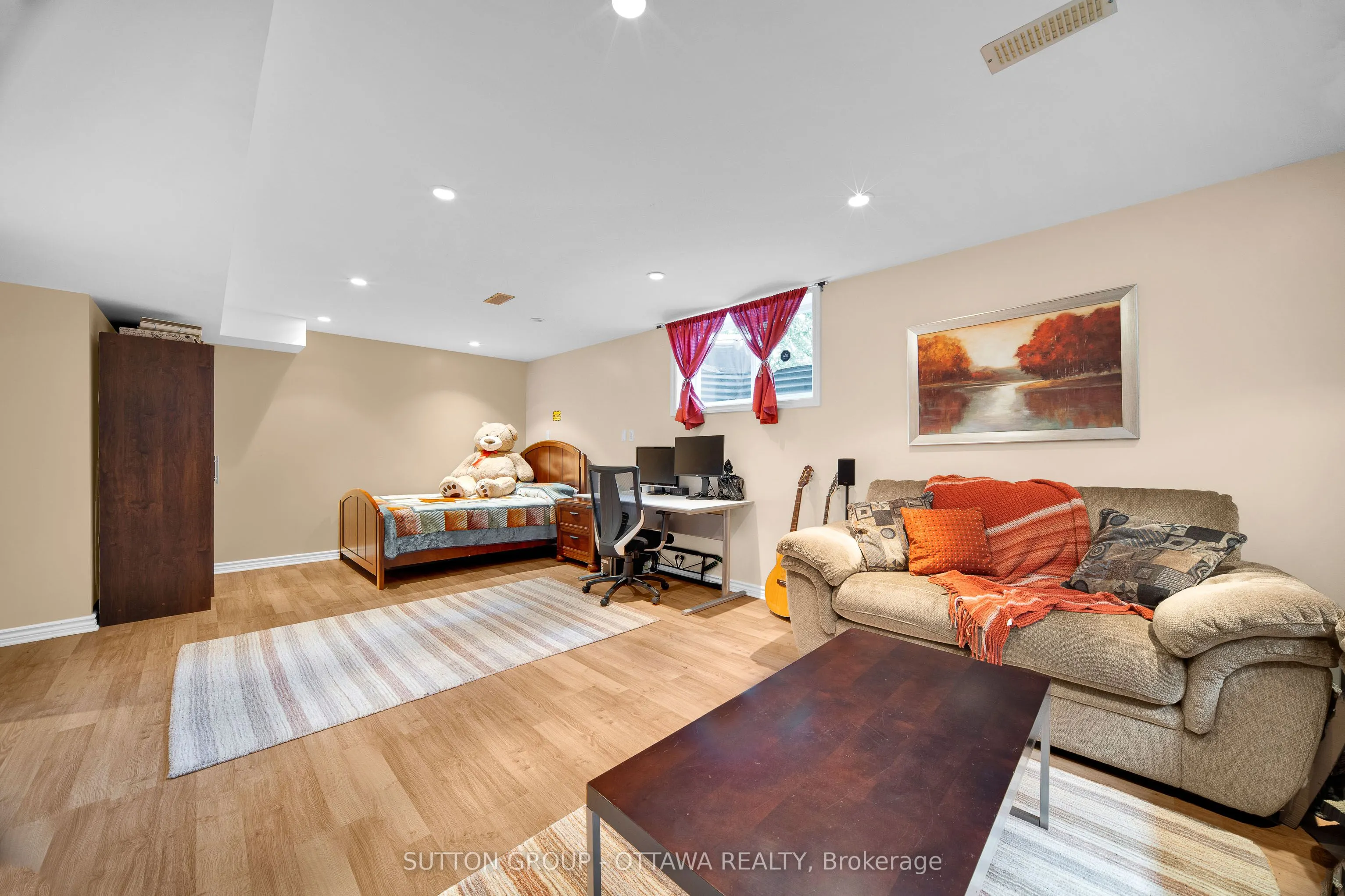 11 Baypointe Crescent