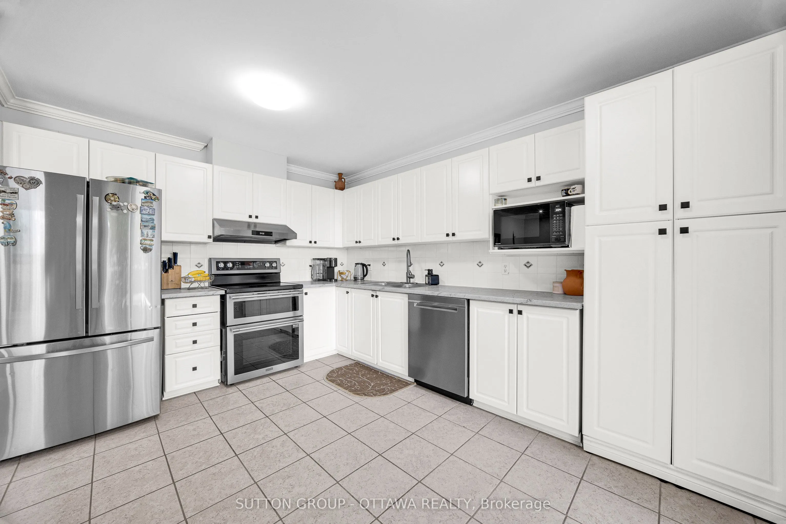 11 Baypointe Crescent