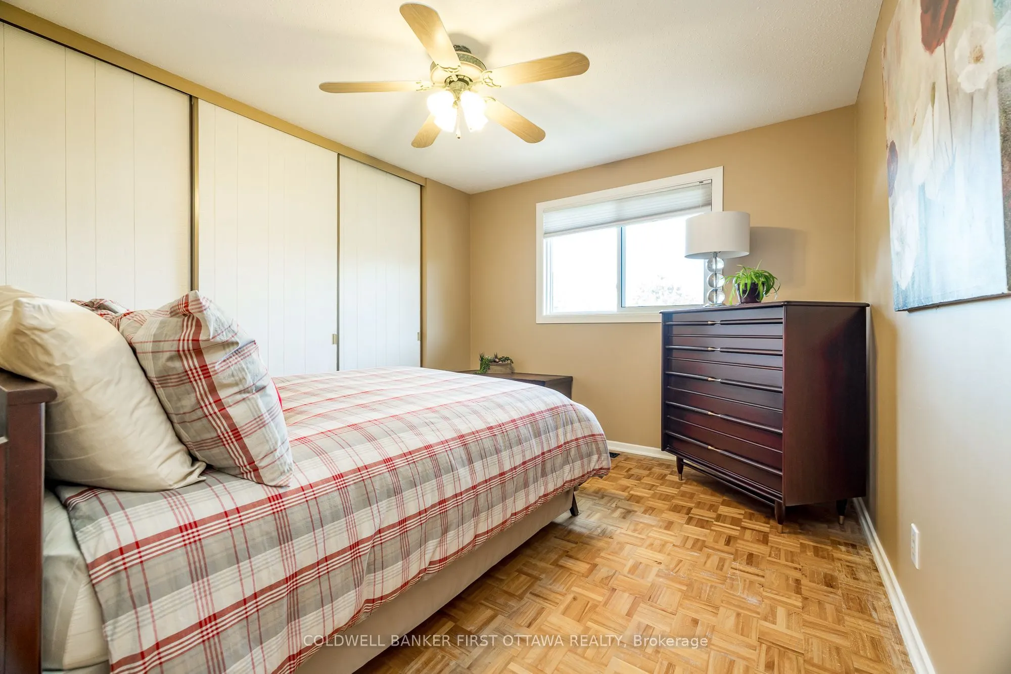 48 DOWNSVIEW Crescent