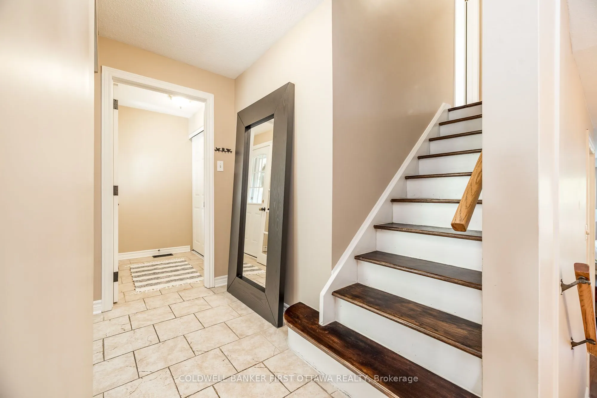 48 DOWNSVIEW Crescent
