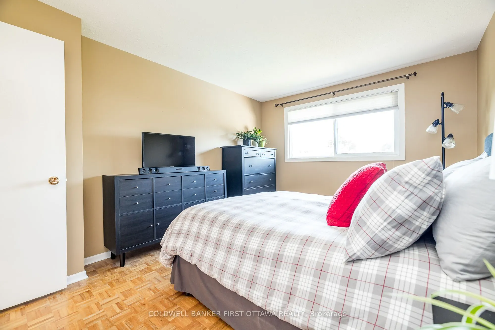 48 DOWNSVIEW Crescent