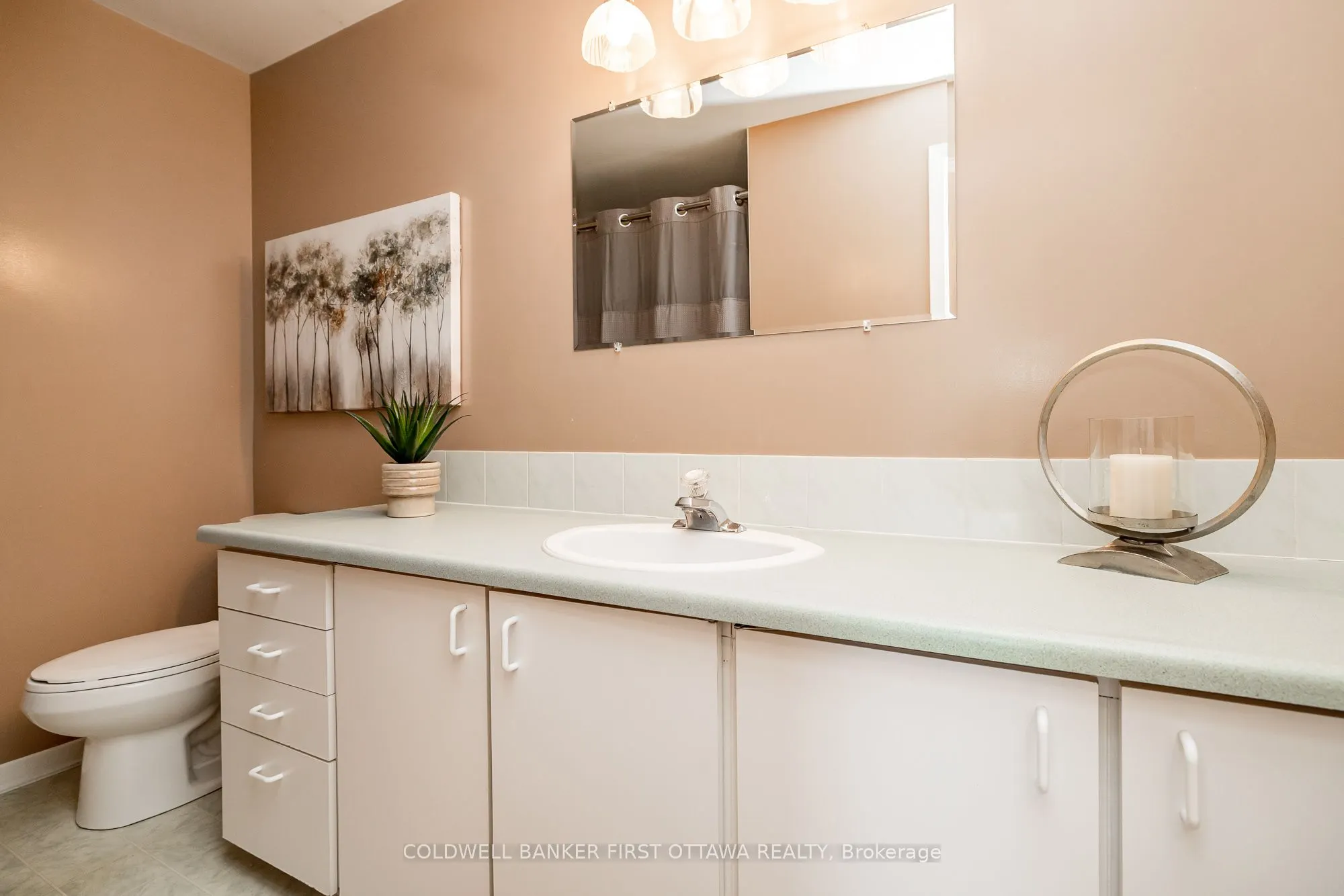 48 DOWNSVIEW Crescent