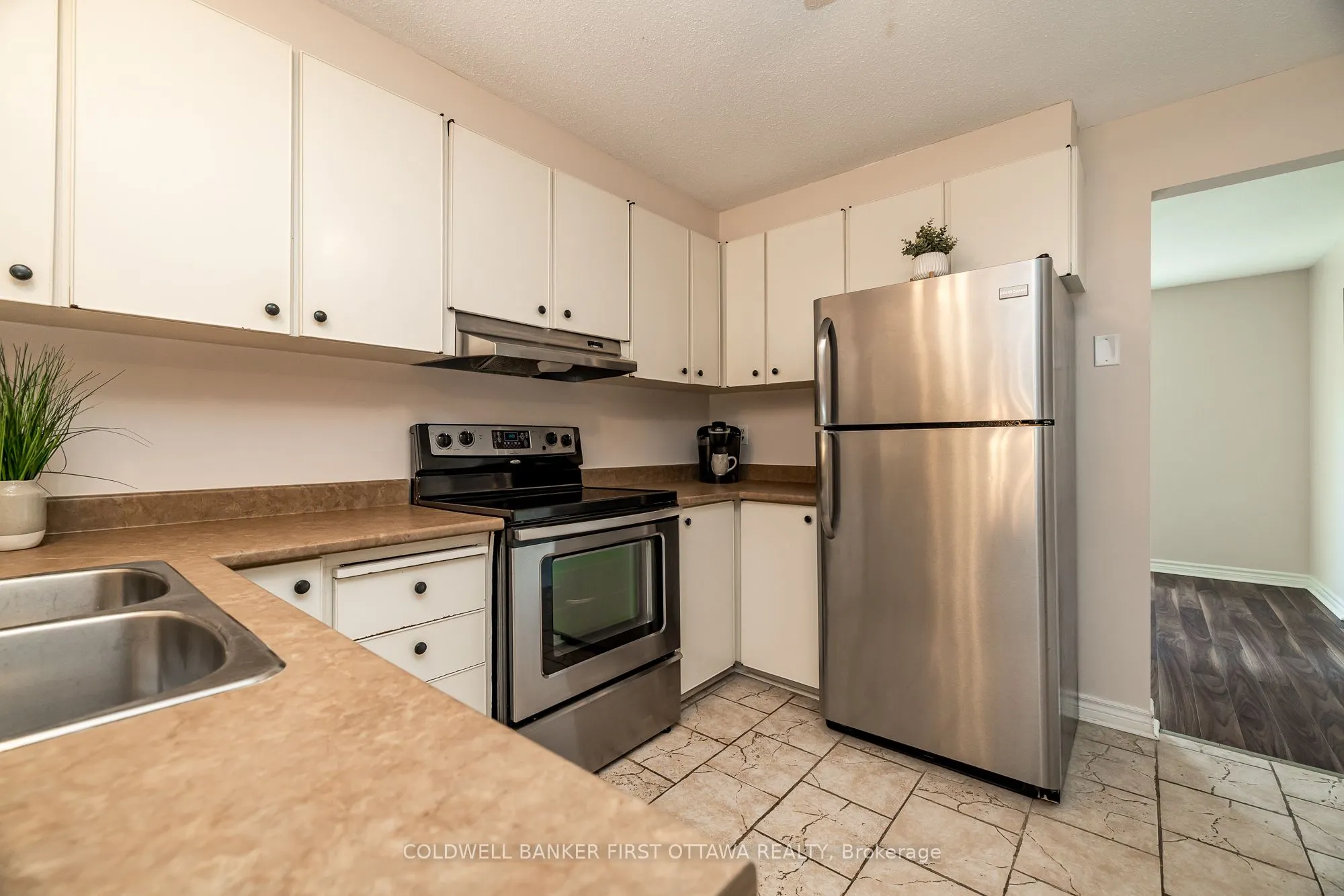 48 DOWNSVIEW Crescent
