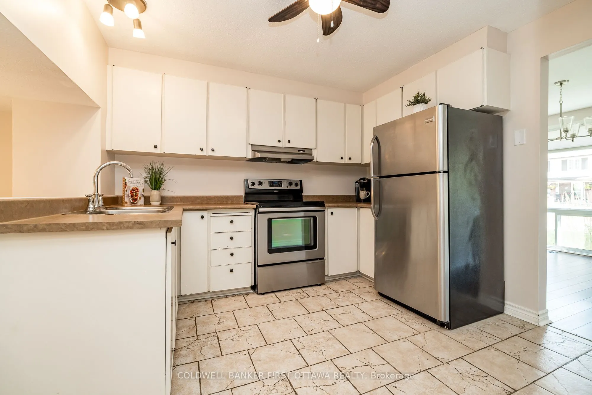 48 DOWNSVIEW Crescent