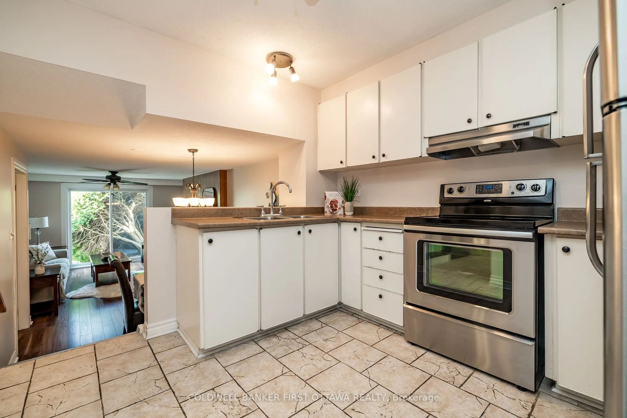 48 DOWNSVIEW Crescent