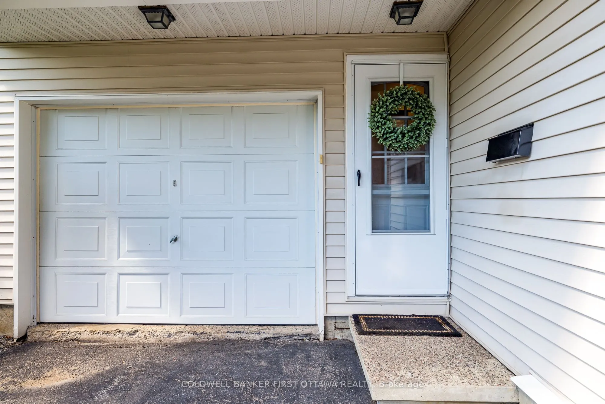 48 DOWNSVIEW Crescent