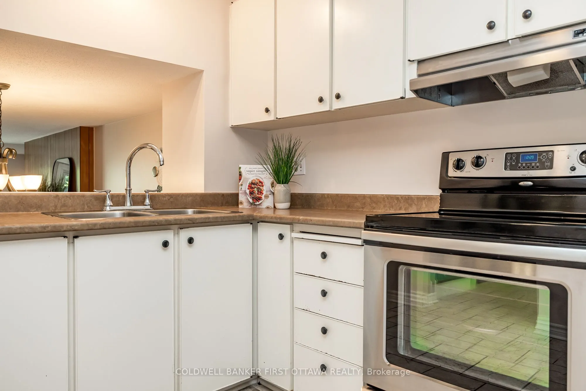 48 DOWNSVIEW Crescent