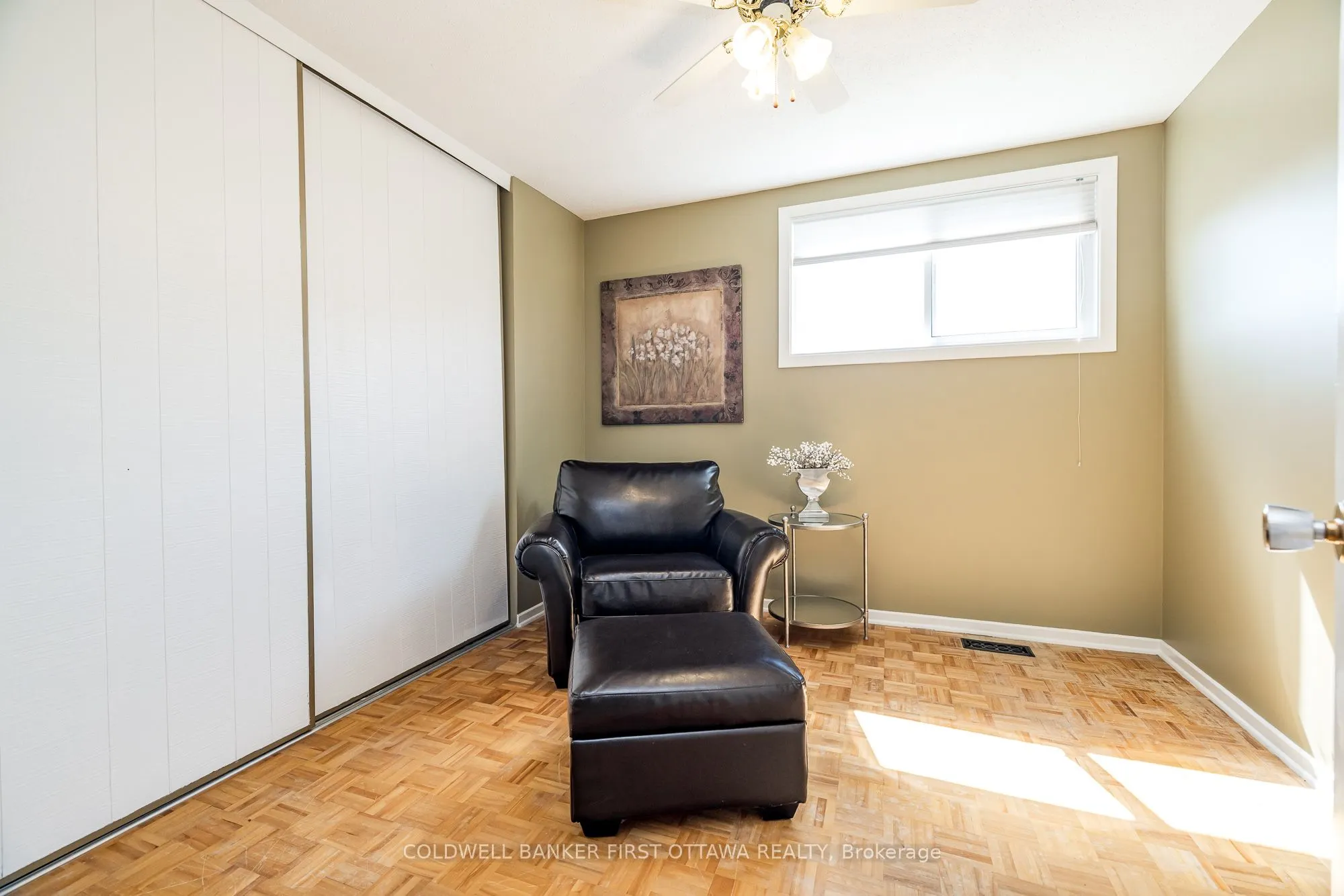 48 DOWNSVIEW Crescent