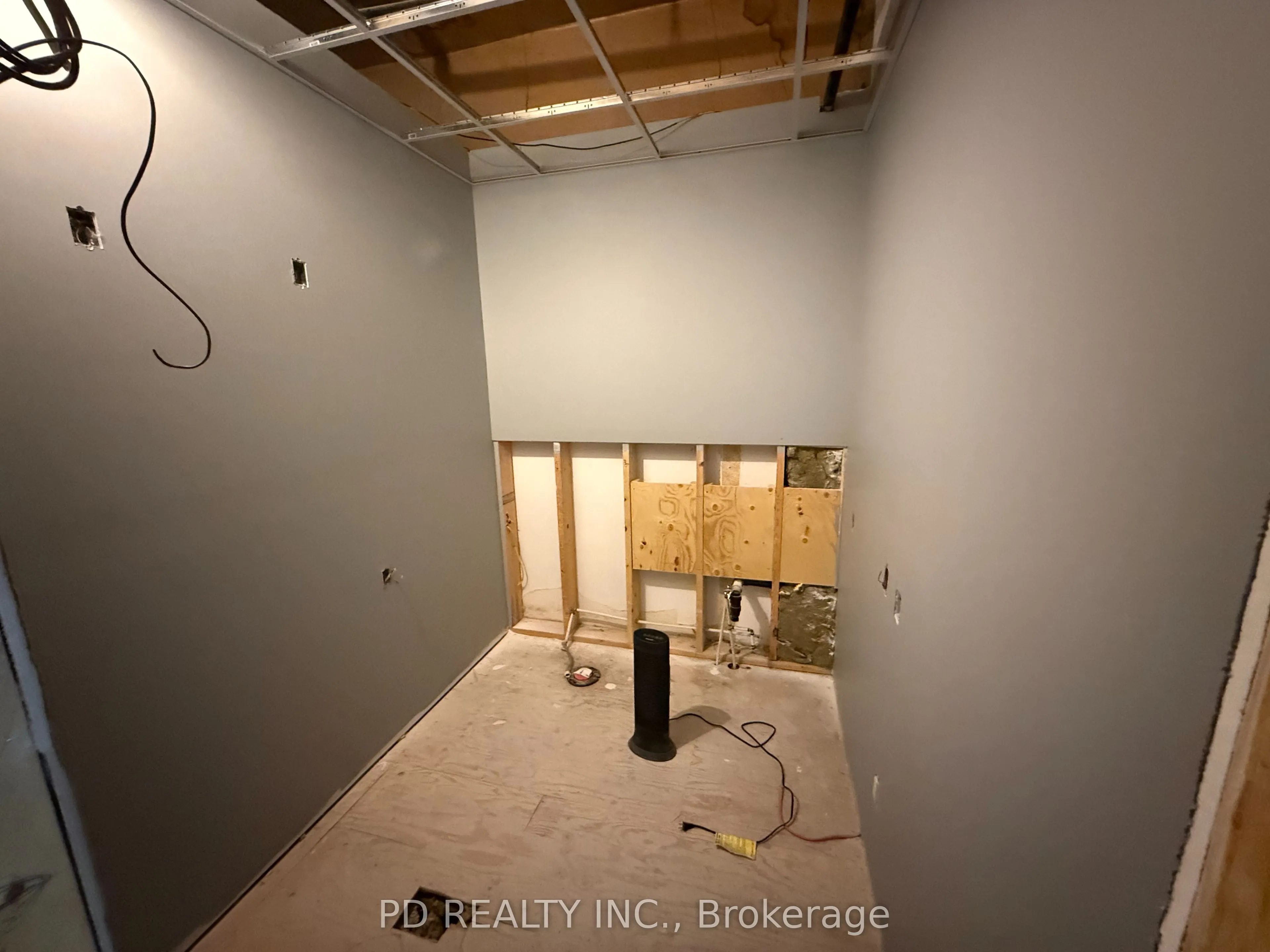 34-36 King Street E, #1