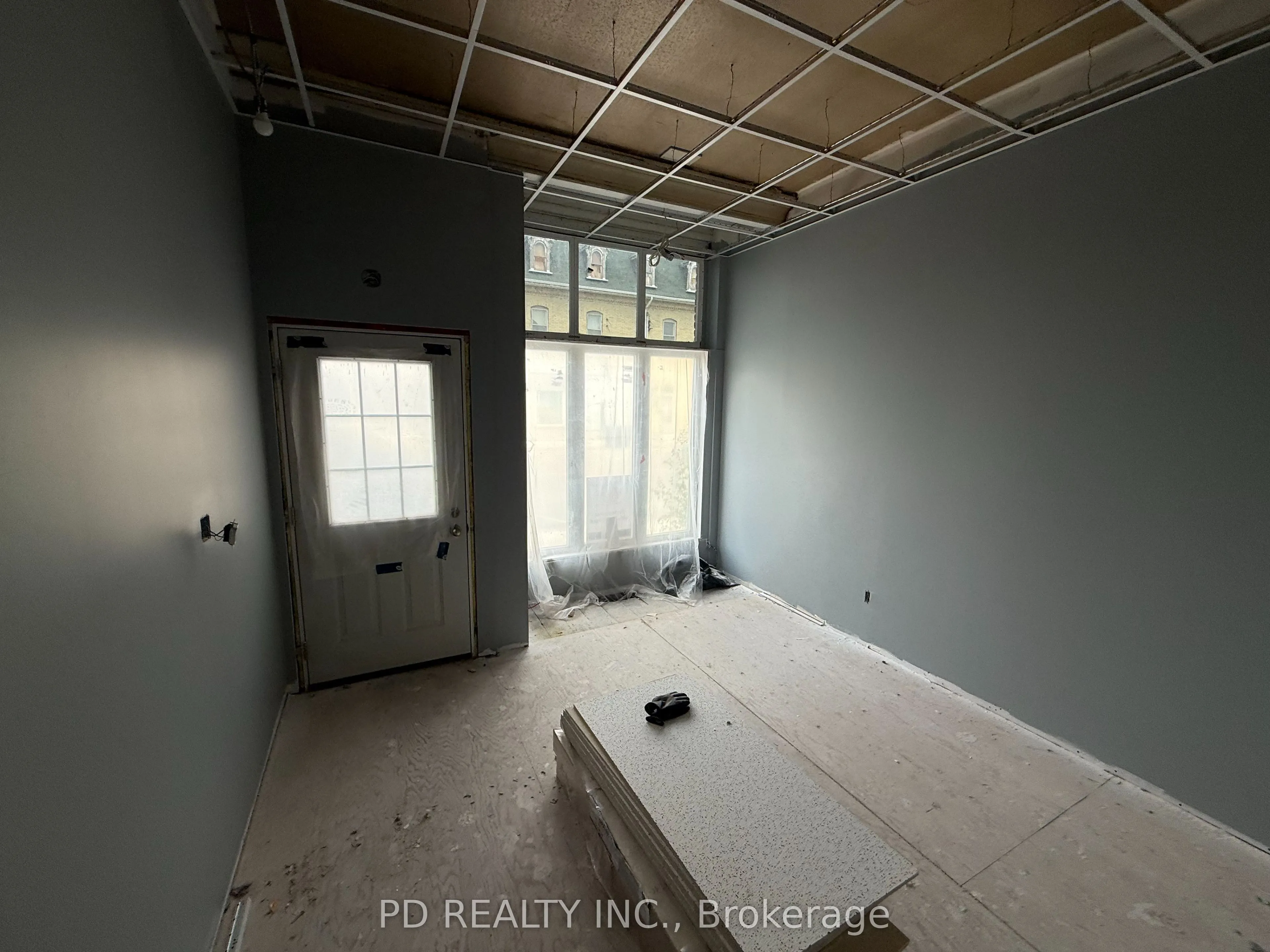 34-36 King Street E, #1