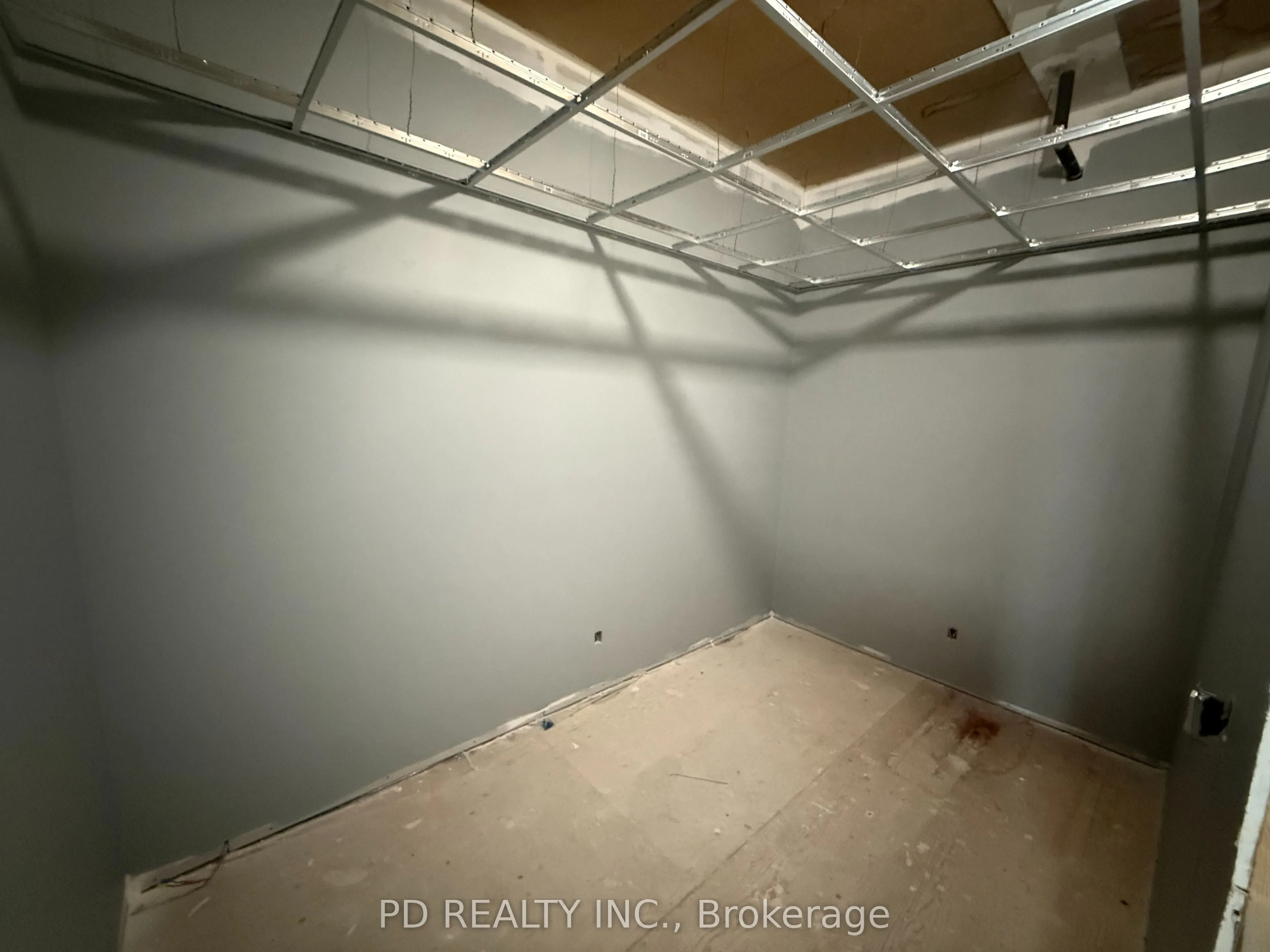 34-36 King Street E, #1