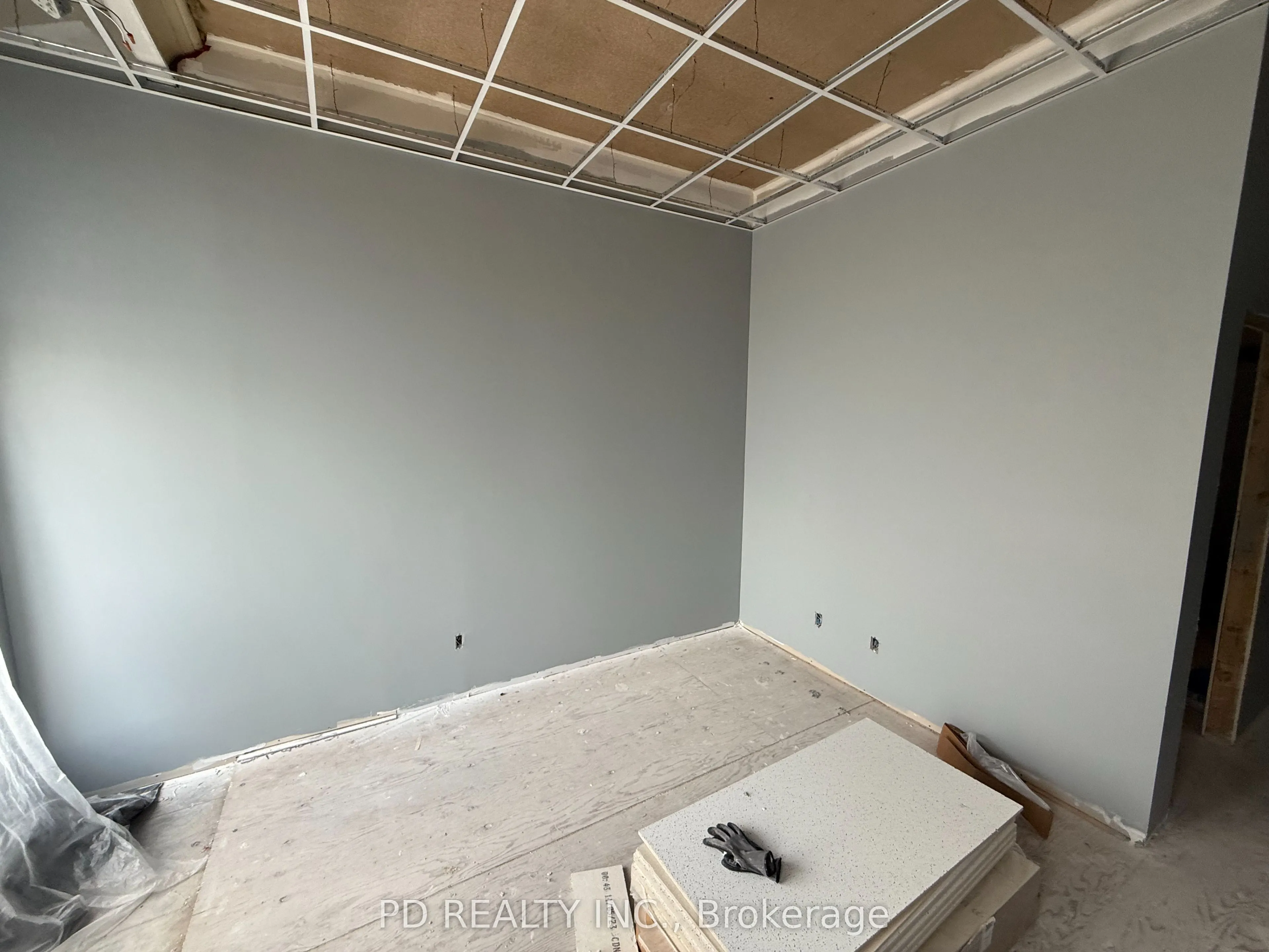 34-36 King Street E, #1