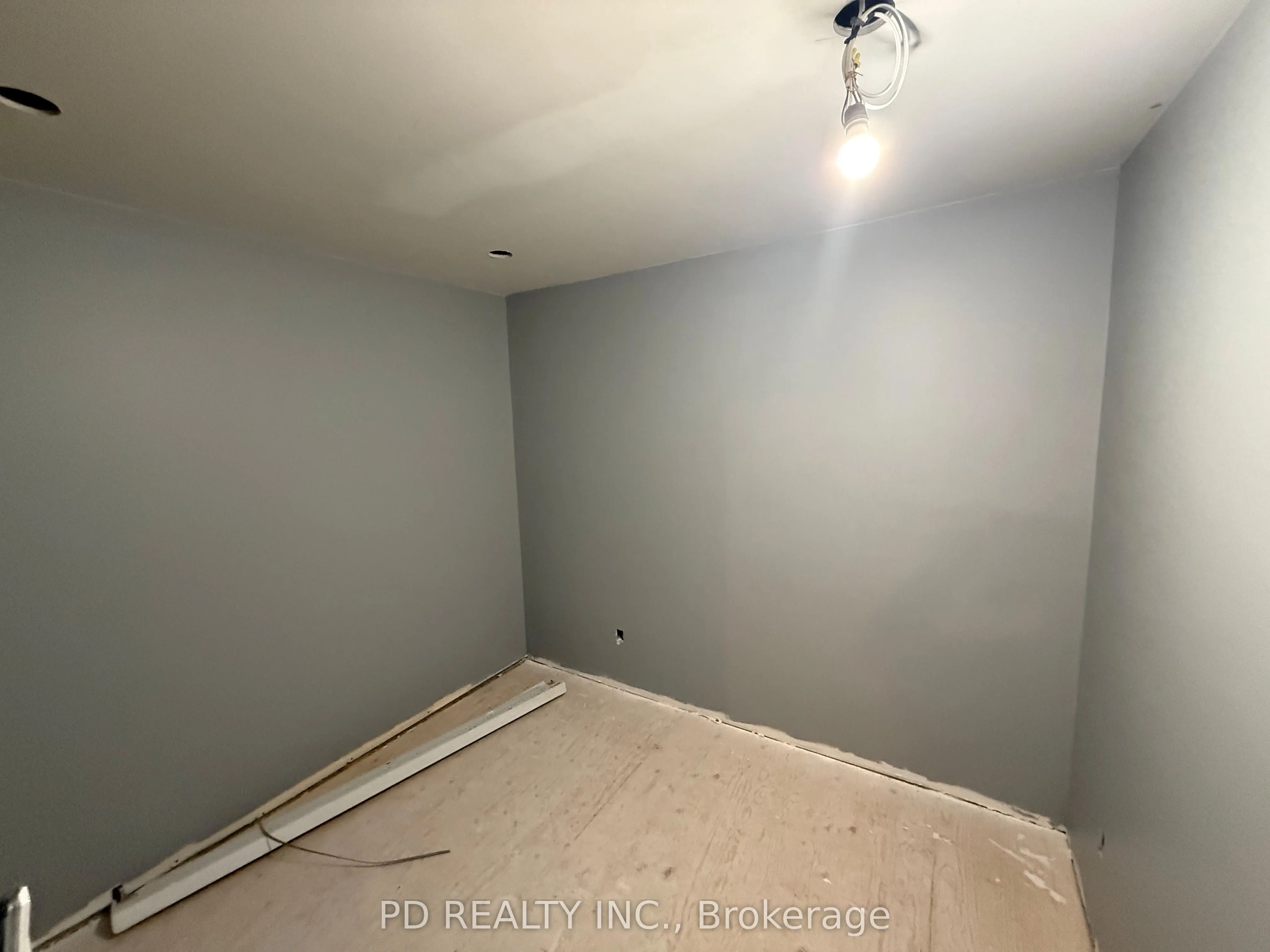 34-36 King Street E, #1