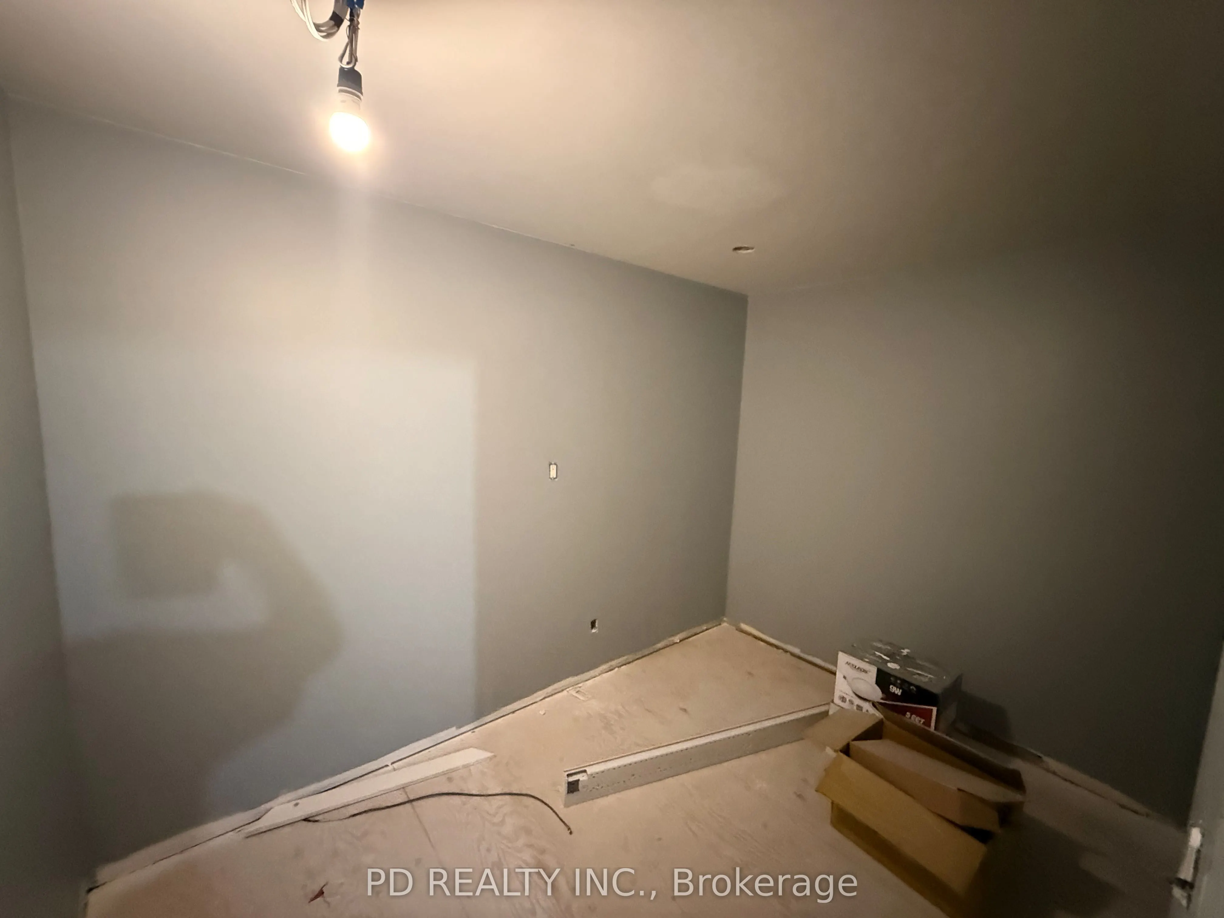 34-36 King Street E, #1