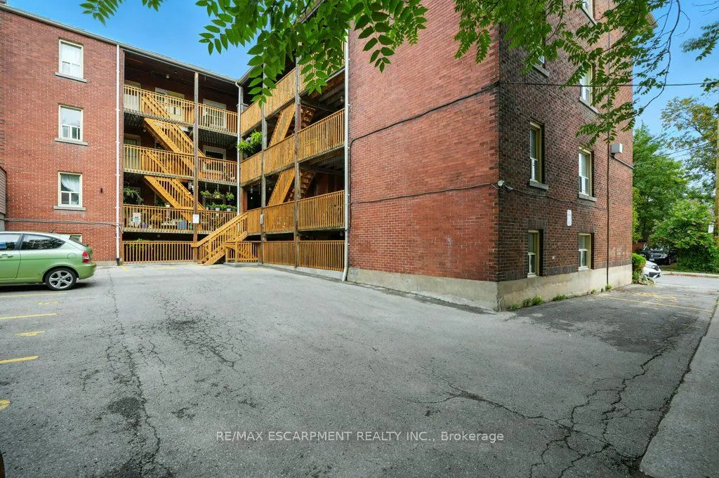6 Vineland Avenue, #18
