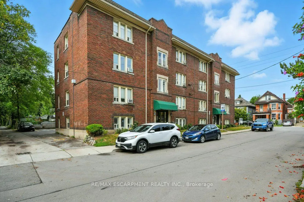 6 Vineland Avenue, #18