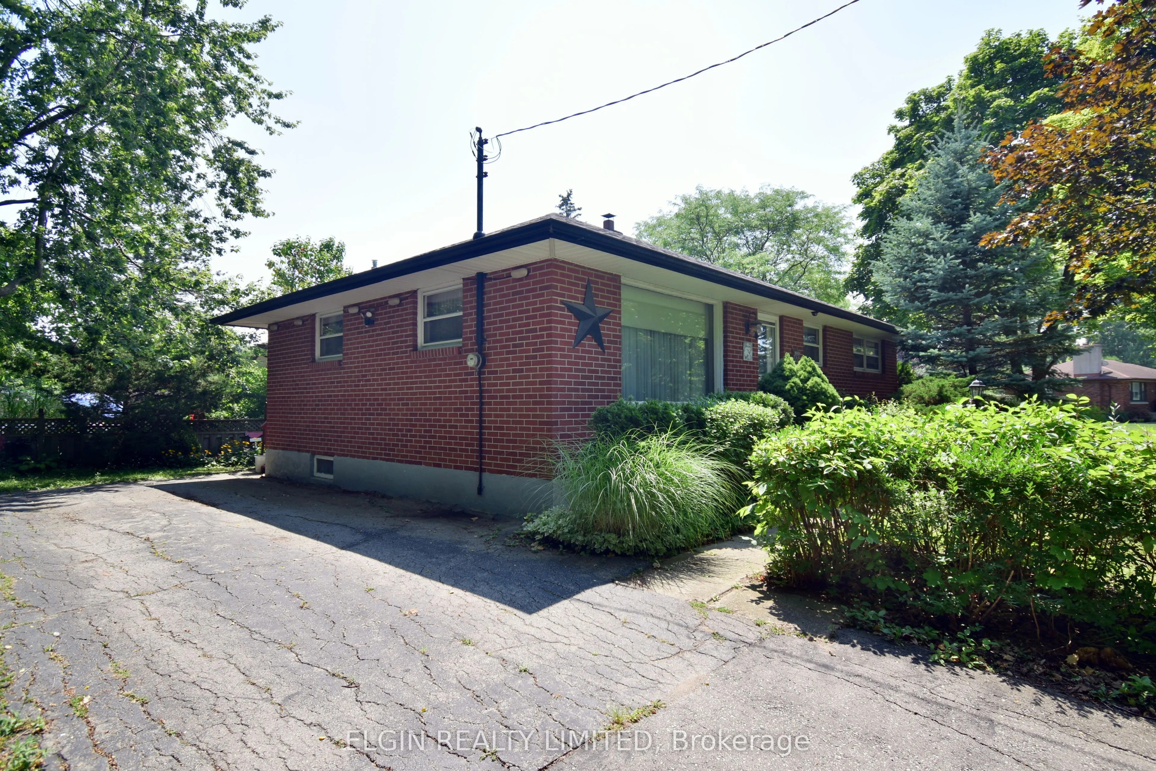 83 Churchill Crescent