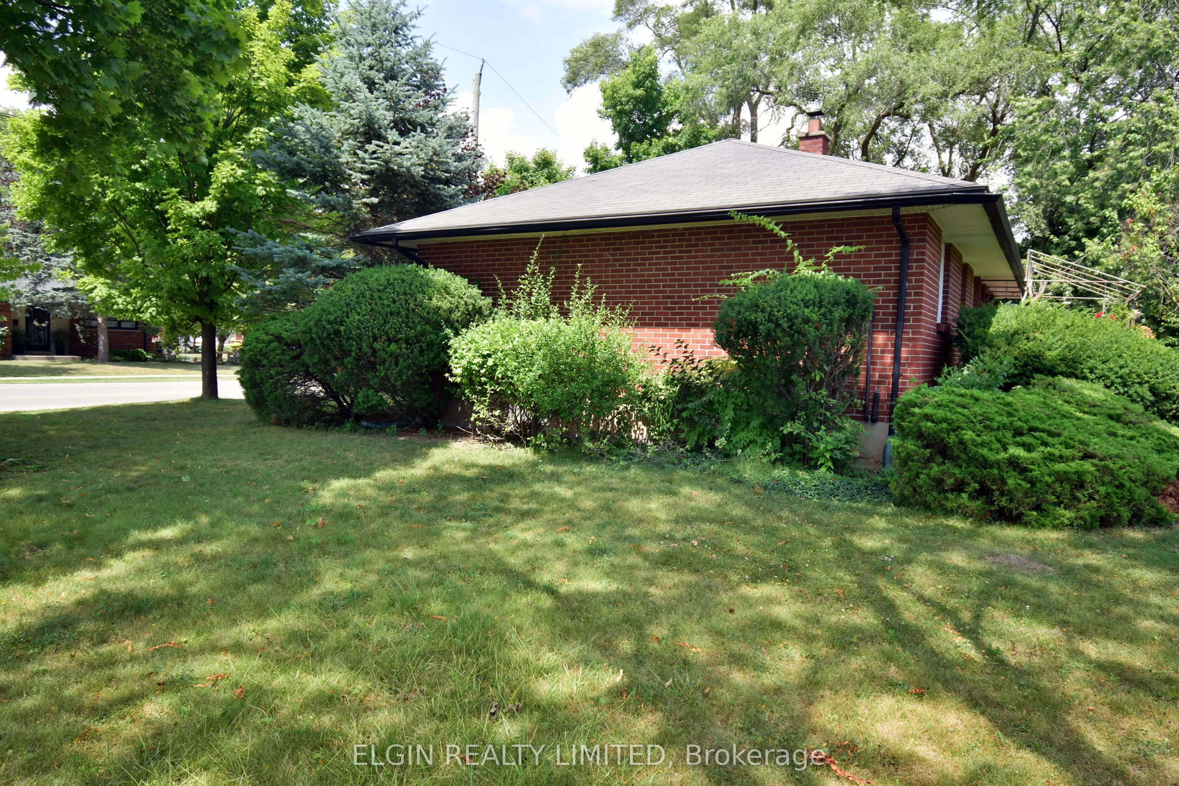 83 Churchill Crescent