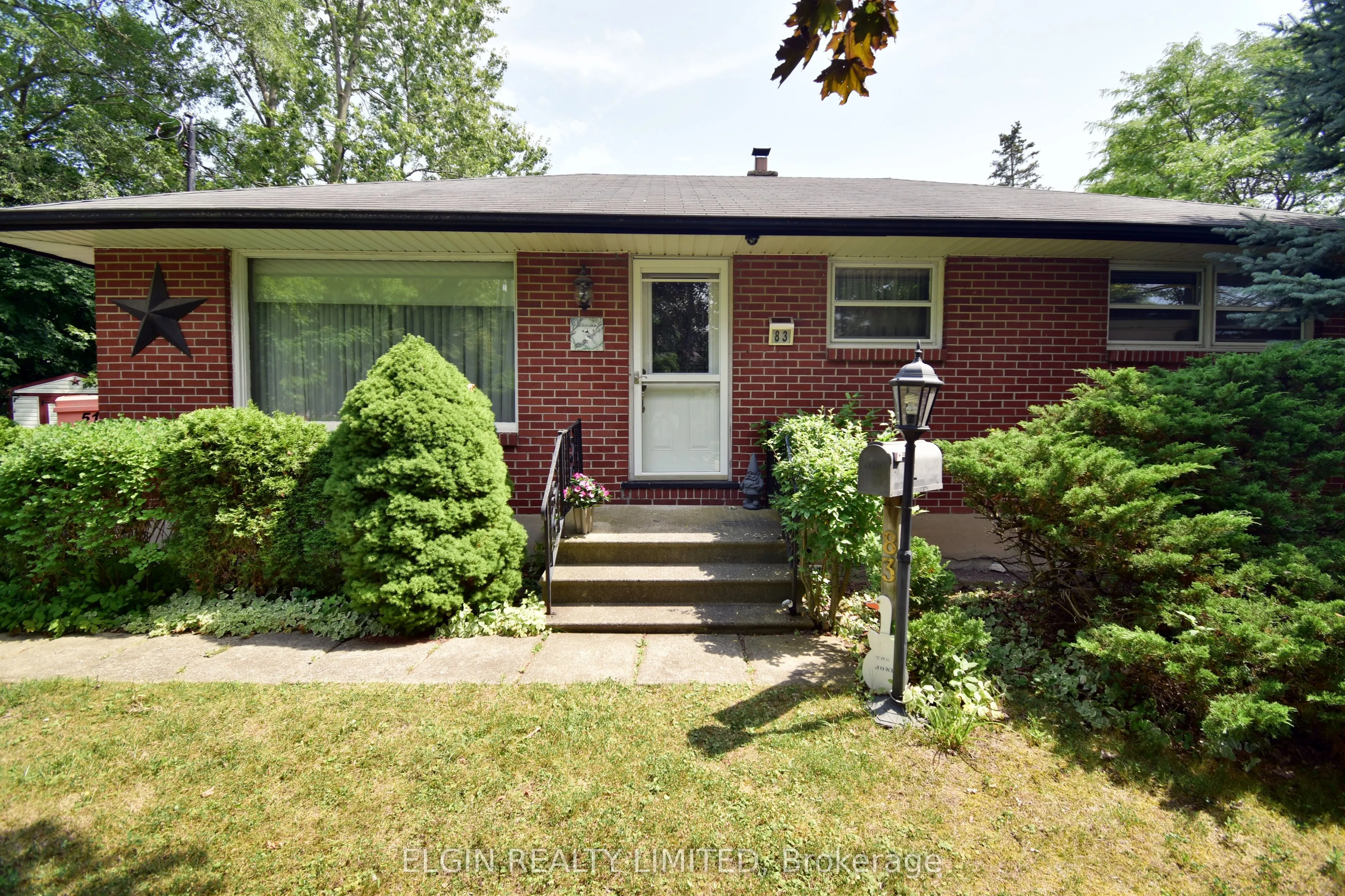 83 Churchill Crescent
