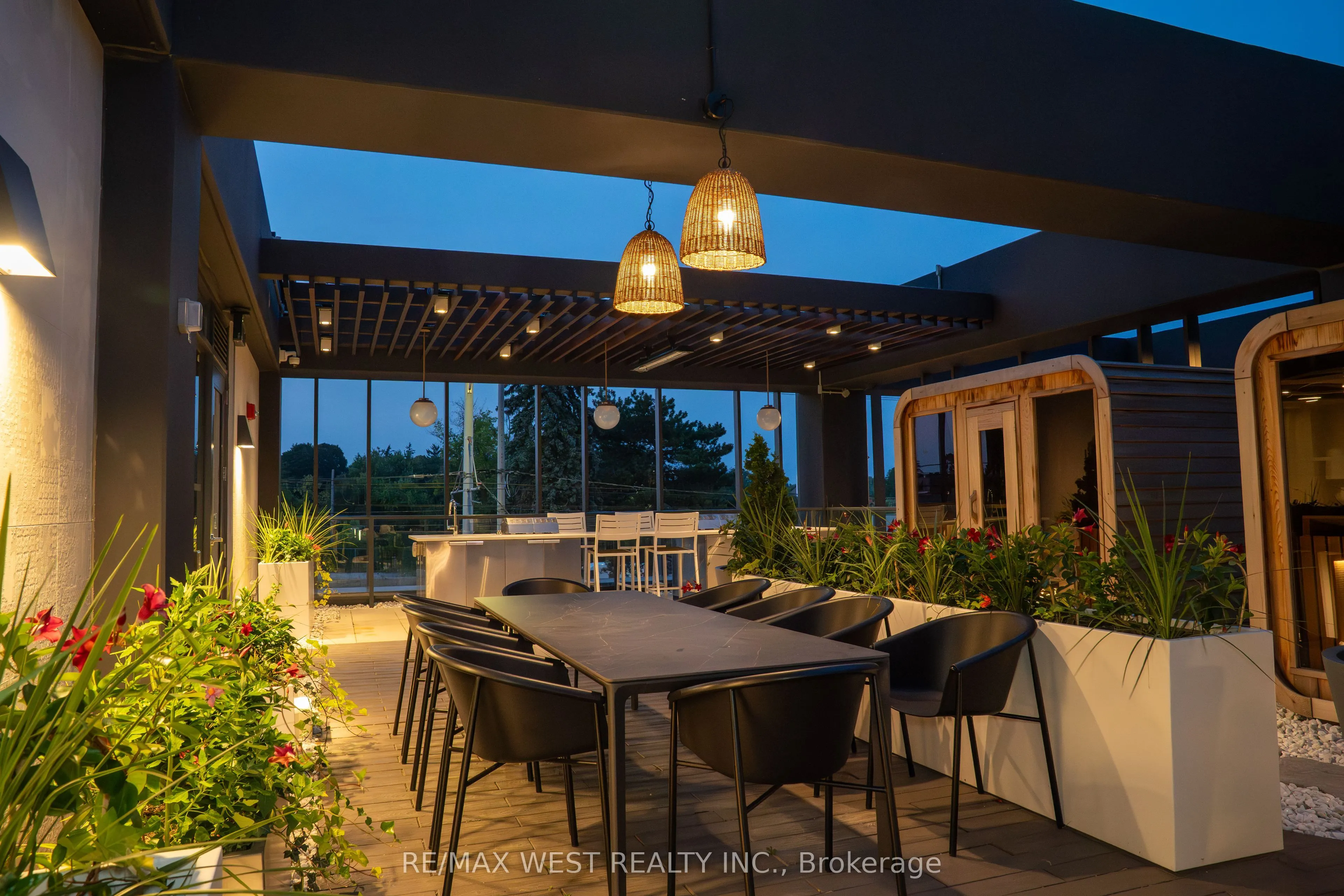 741 King Street W, #812