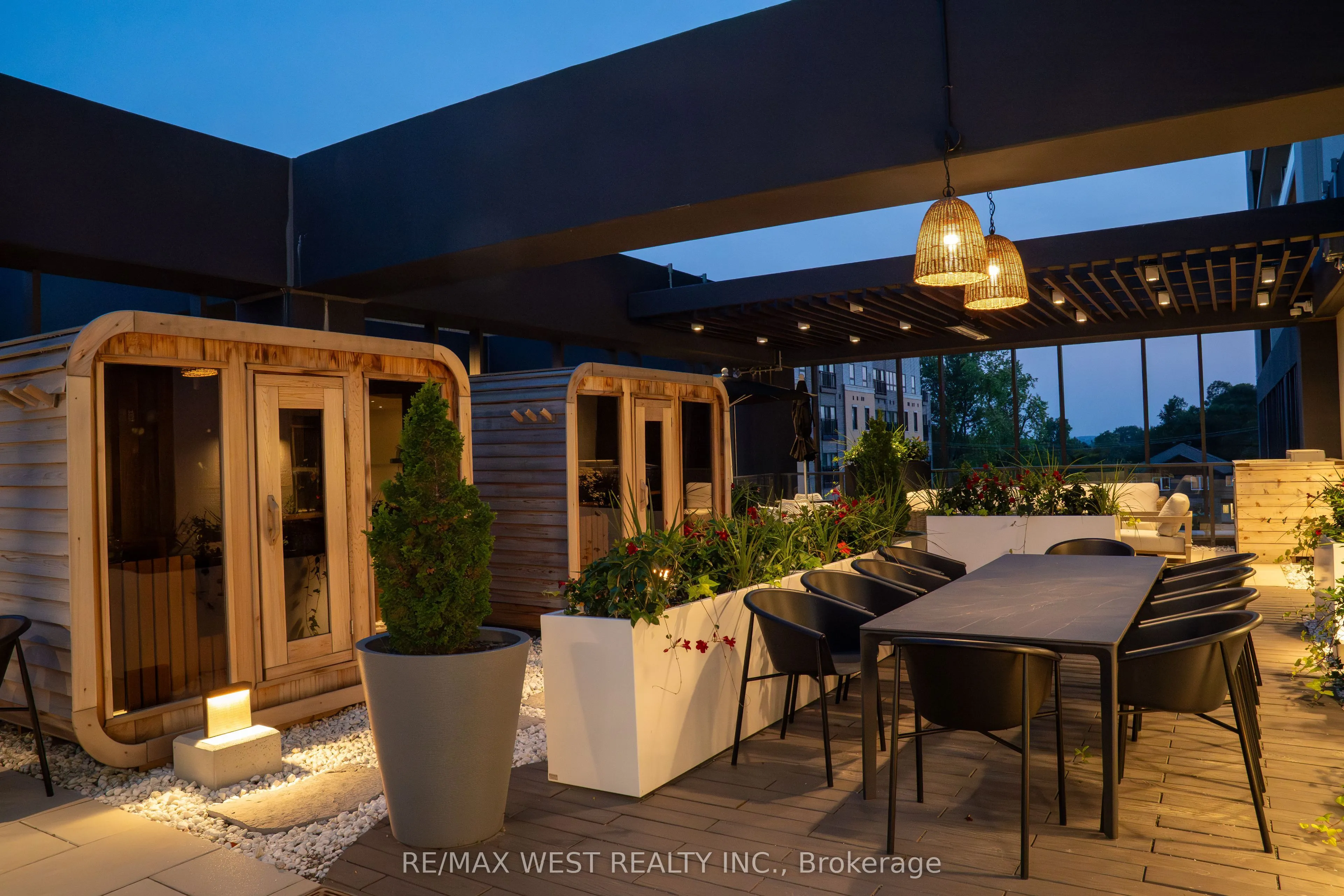 741 King Street W, #812