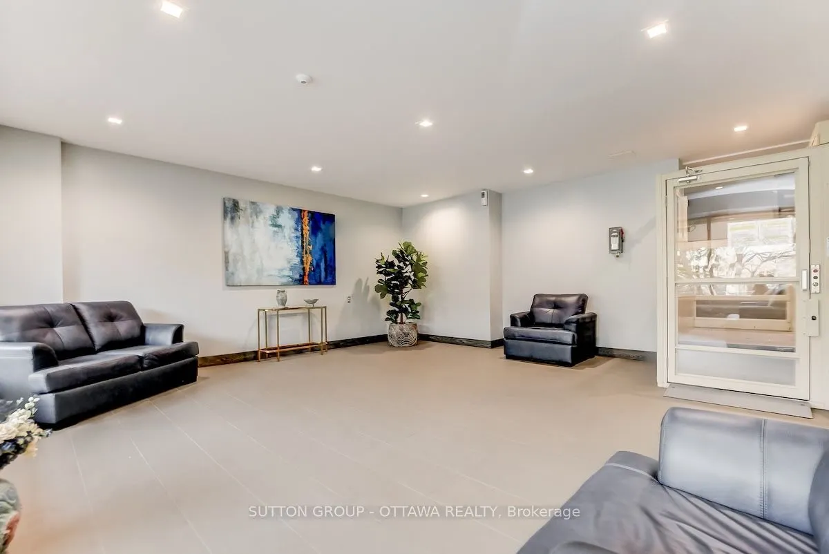 665 Bathgate Drive, #405