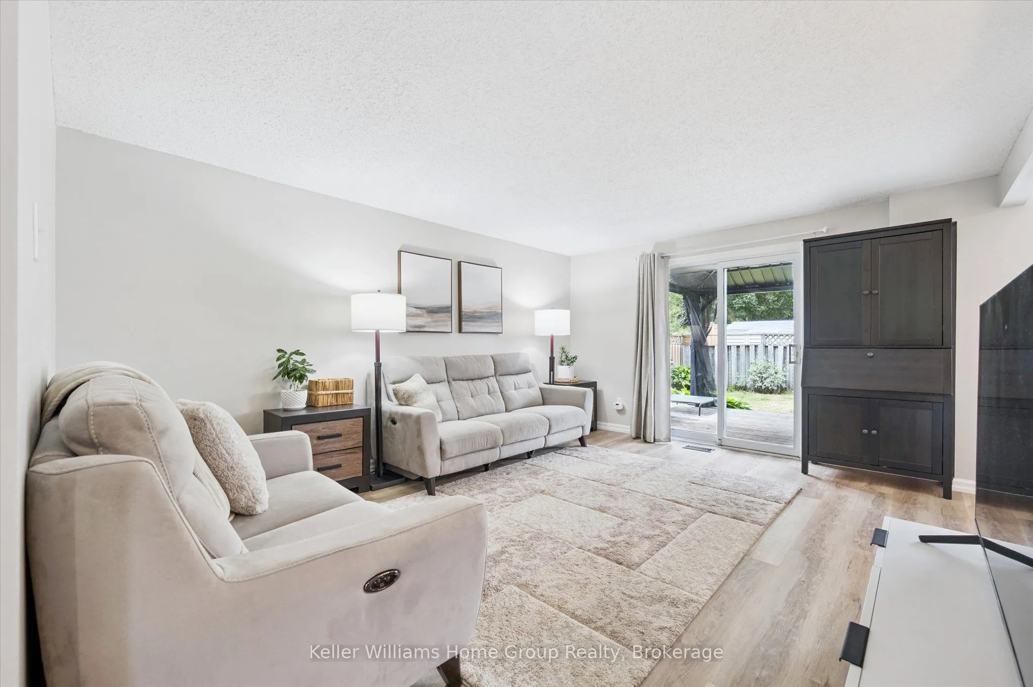385 Strathallan Street