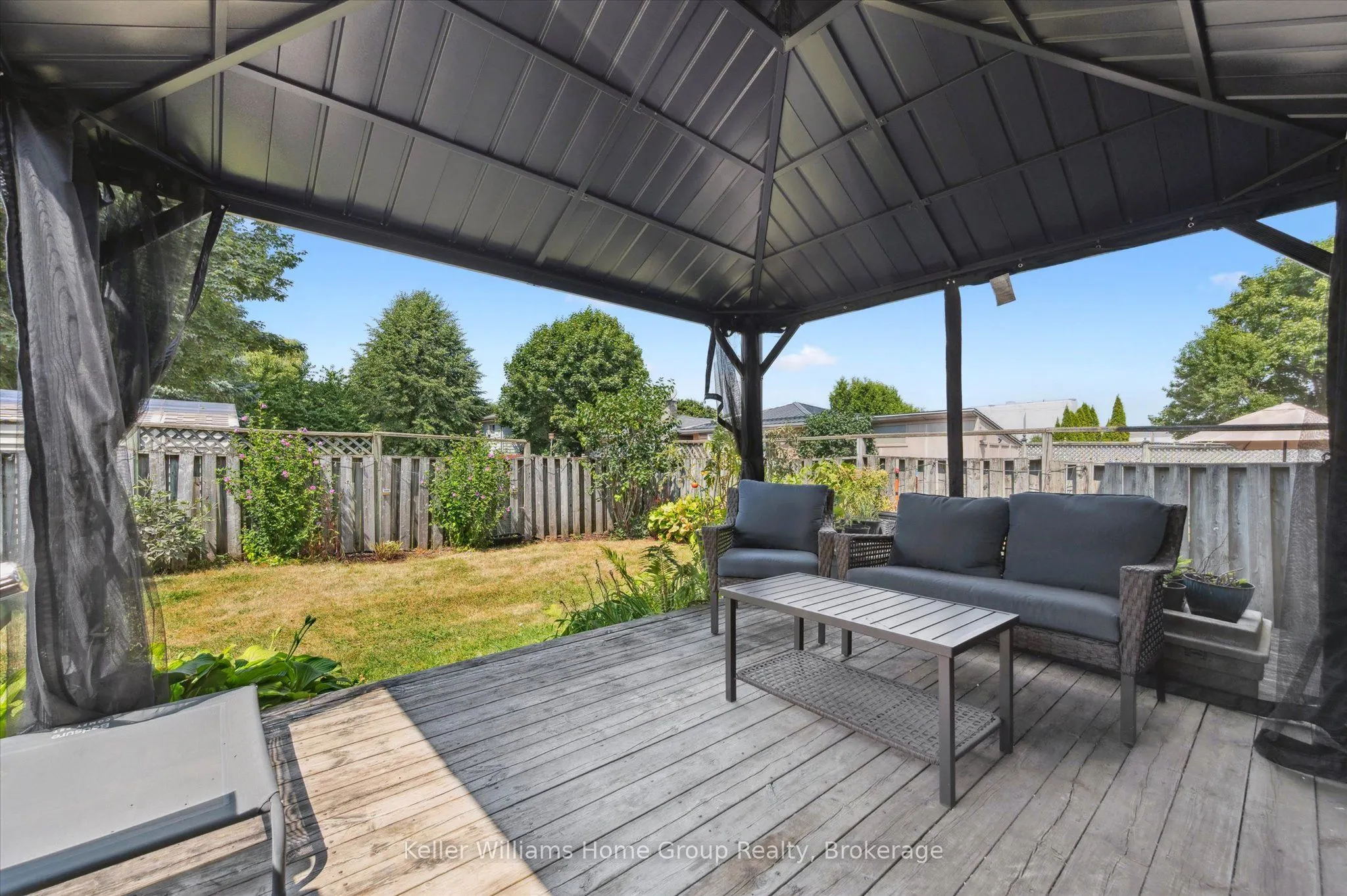385 Strathallan Street