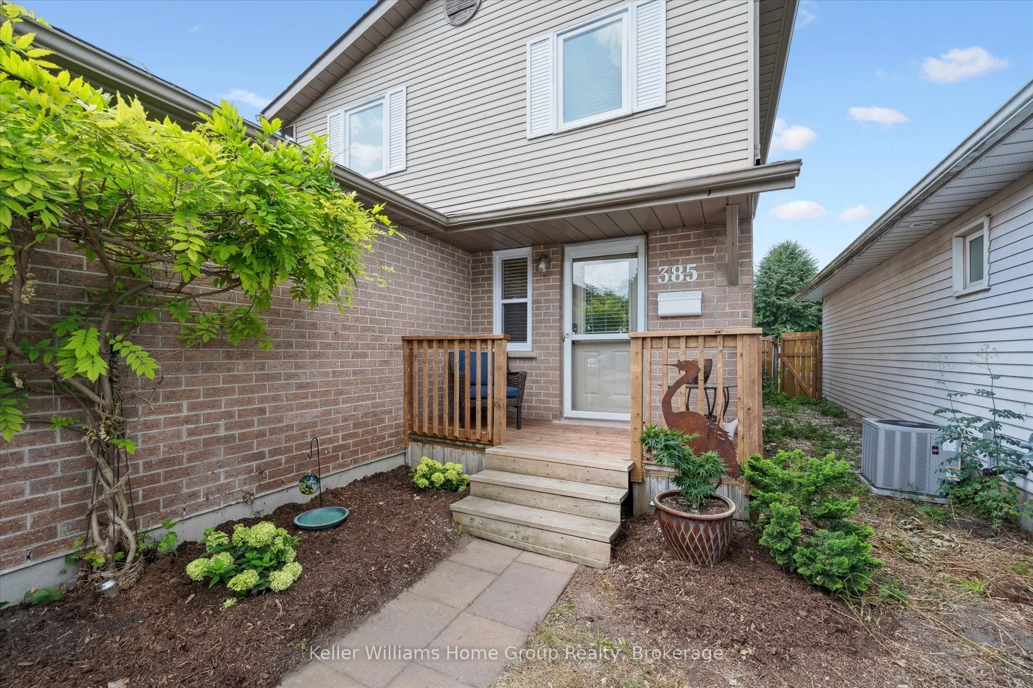 385 Strathallan Street