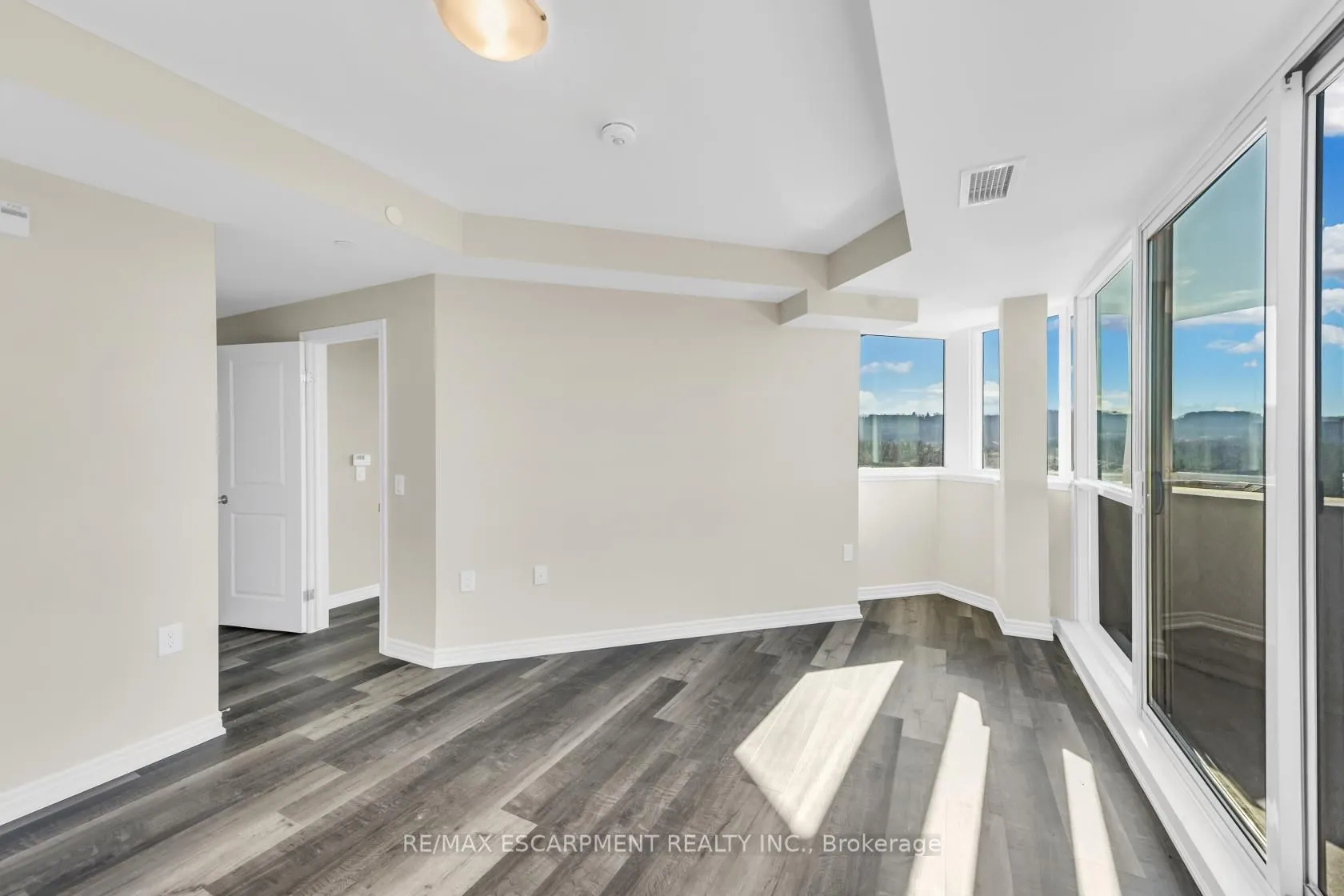 2750 King Street E, #706