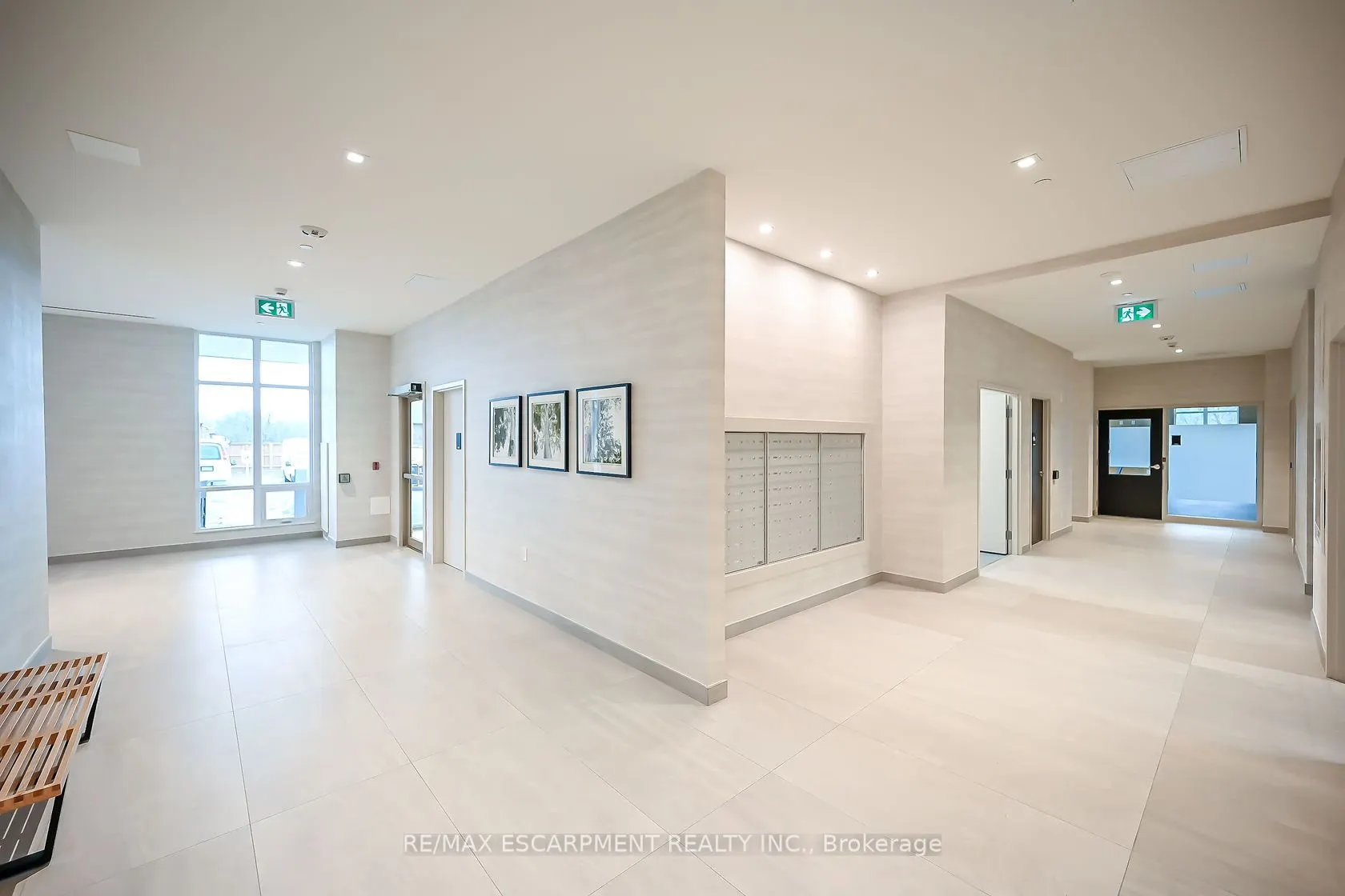 2750 King Street E, #706