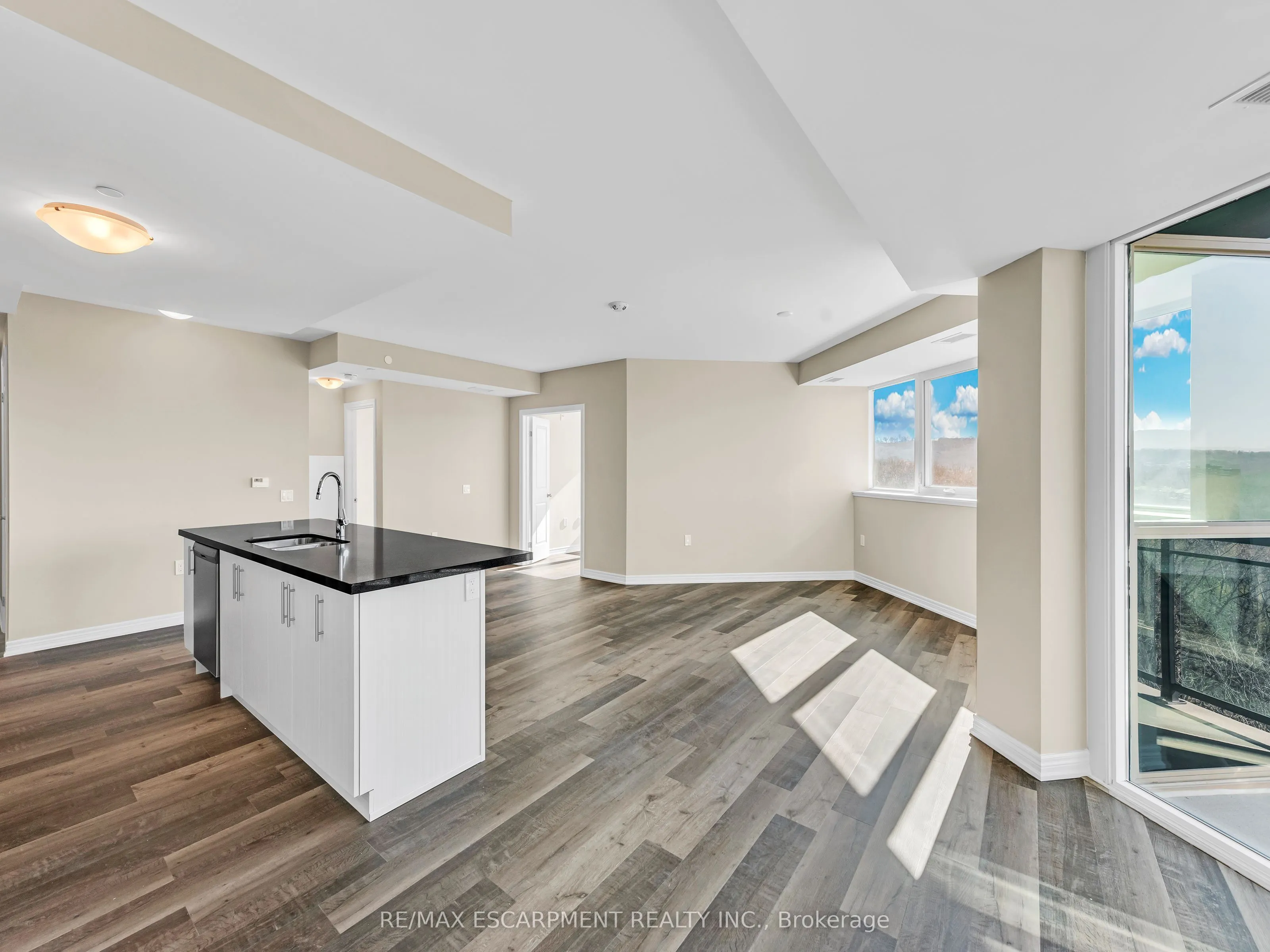 2750 King Street E, #706