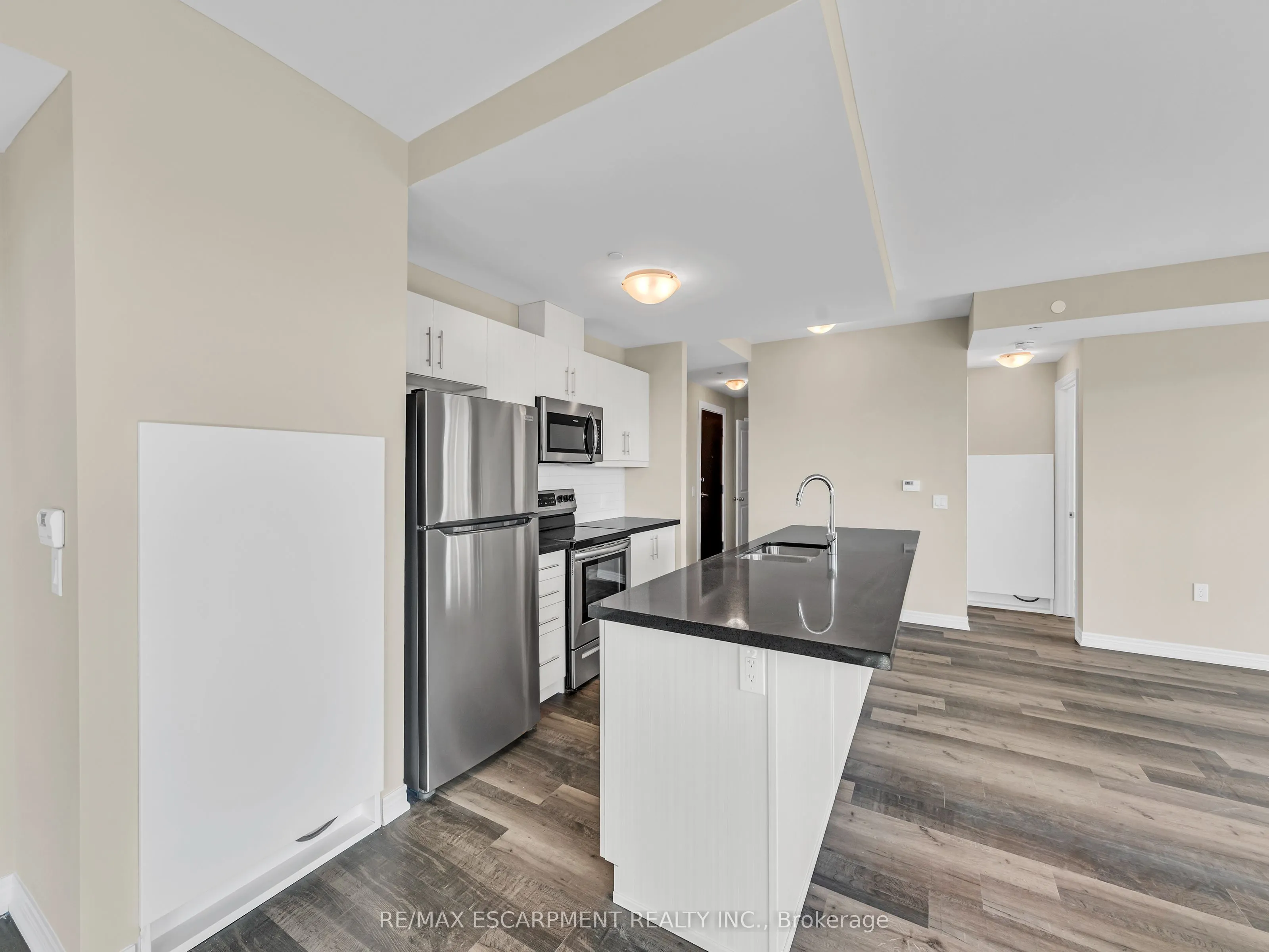 2750 King Street E, #706