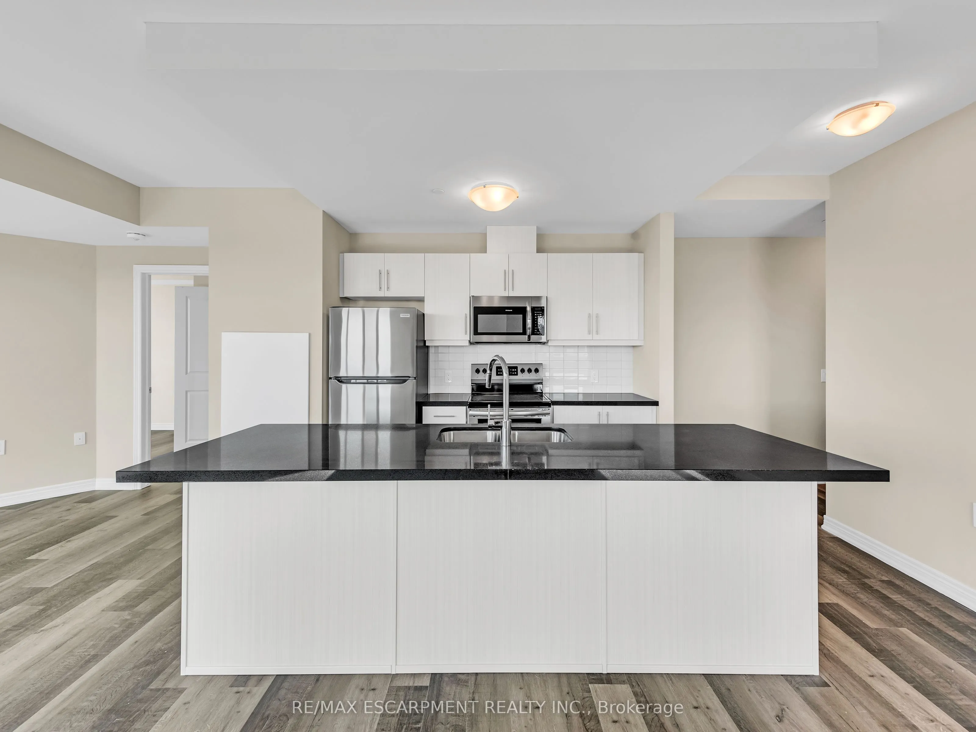 2750 King Street E, #706