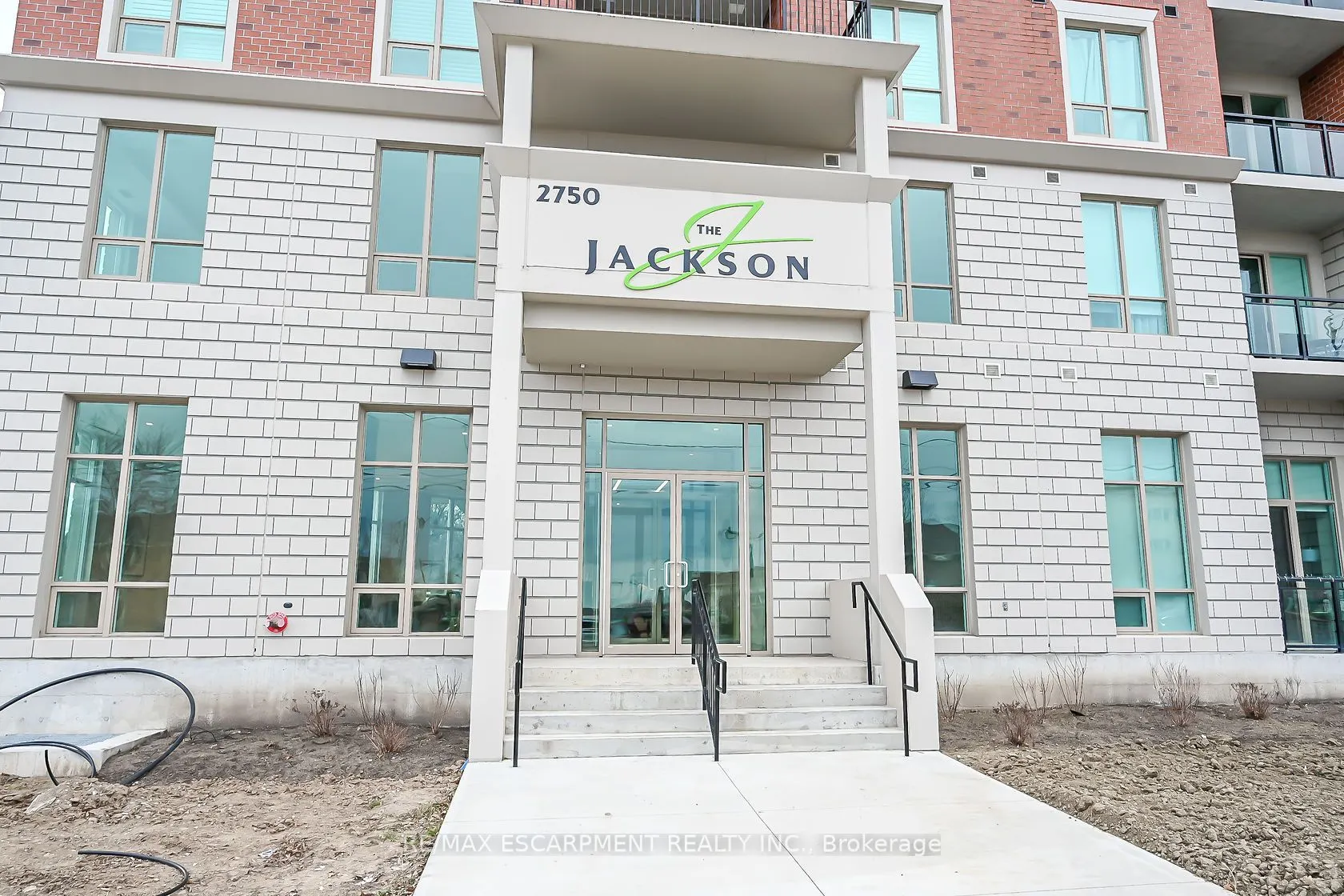 2750 King Street E, #706