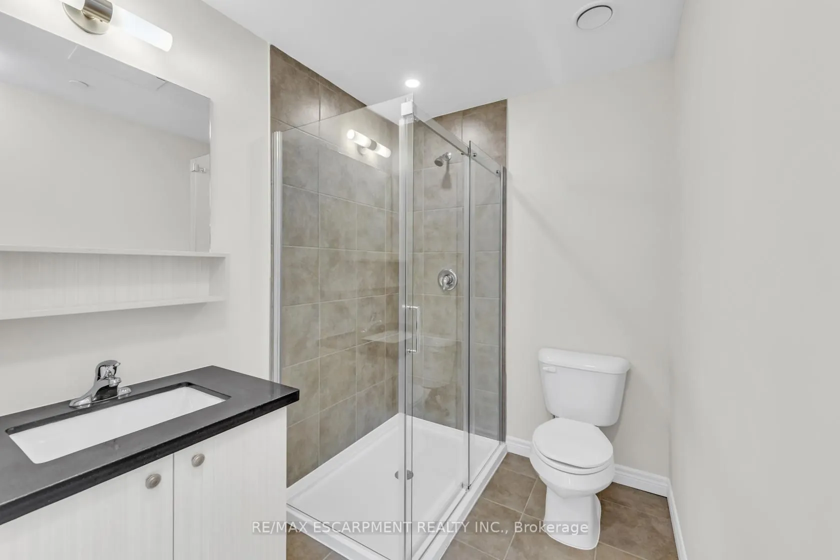 2750 King Street E, #706